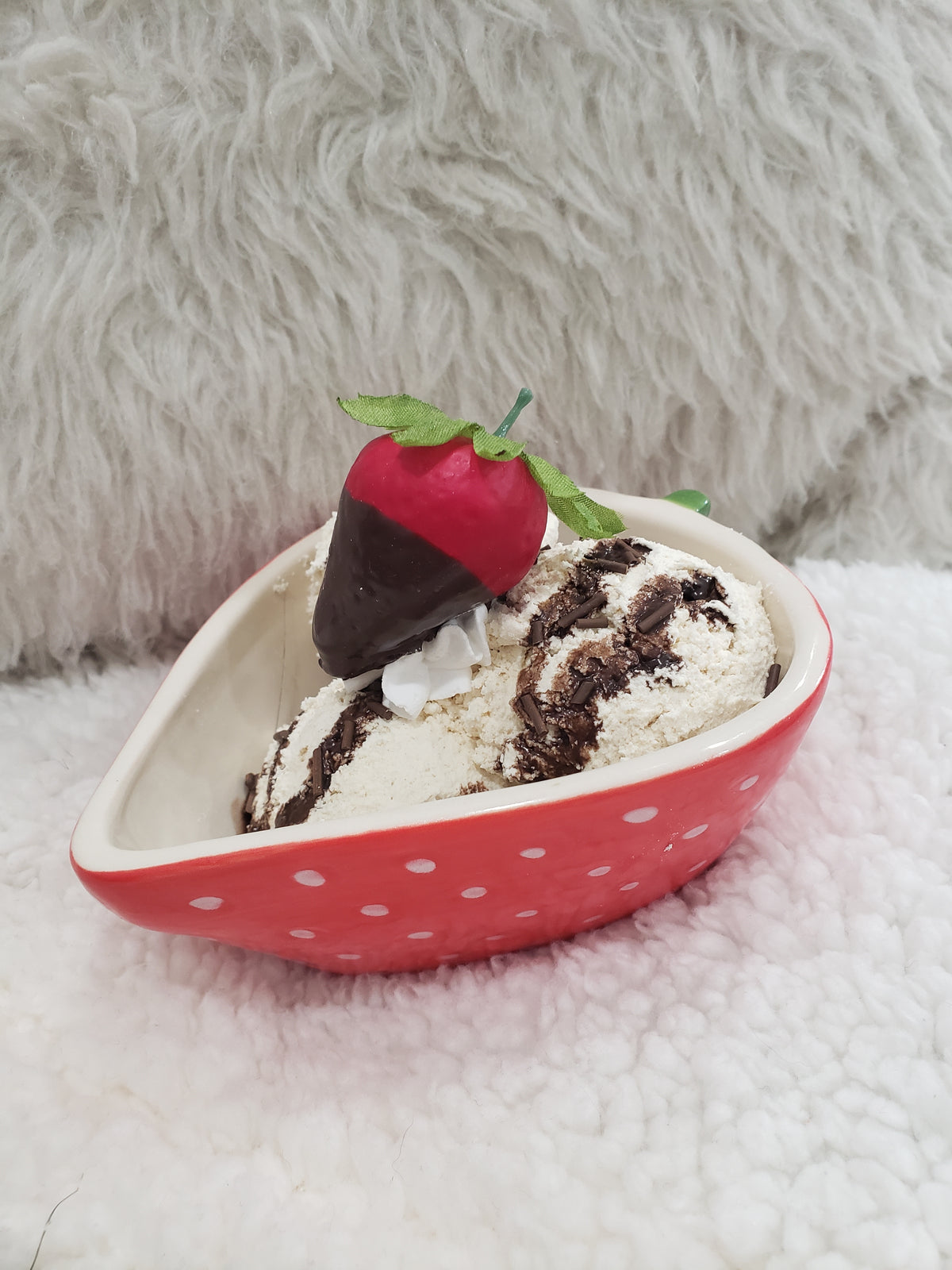 Pip Posh Design Faux Sweet Décor Strawberry Dish &amp; Vanilla Chocolate Drizzle Dessert Collection