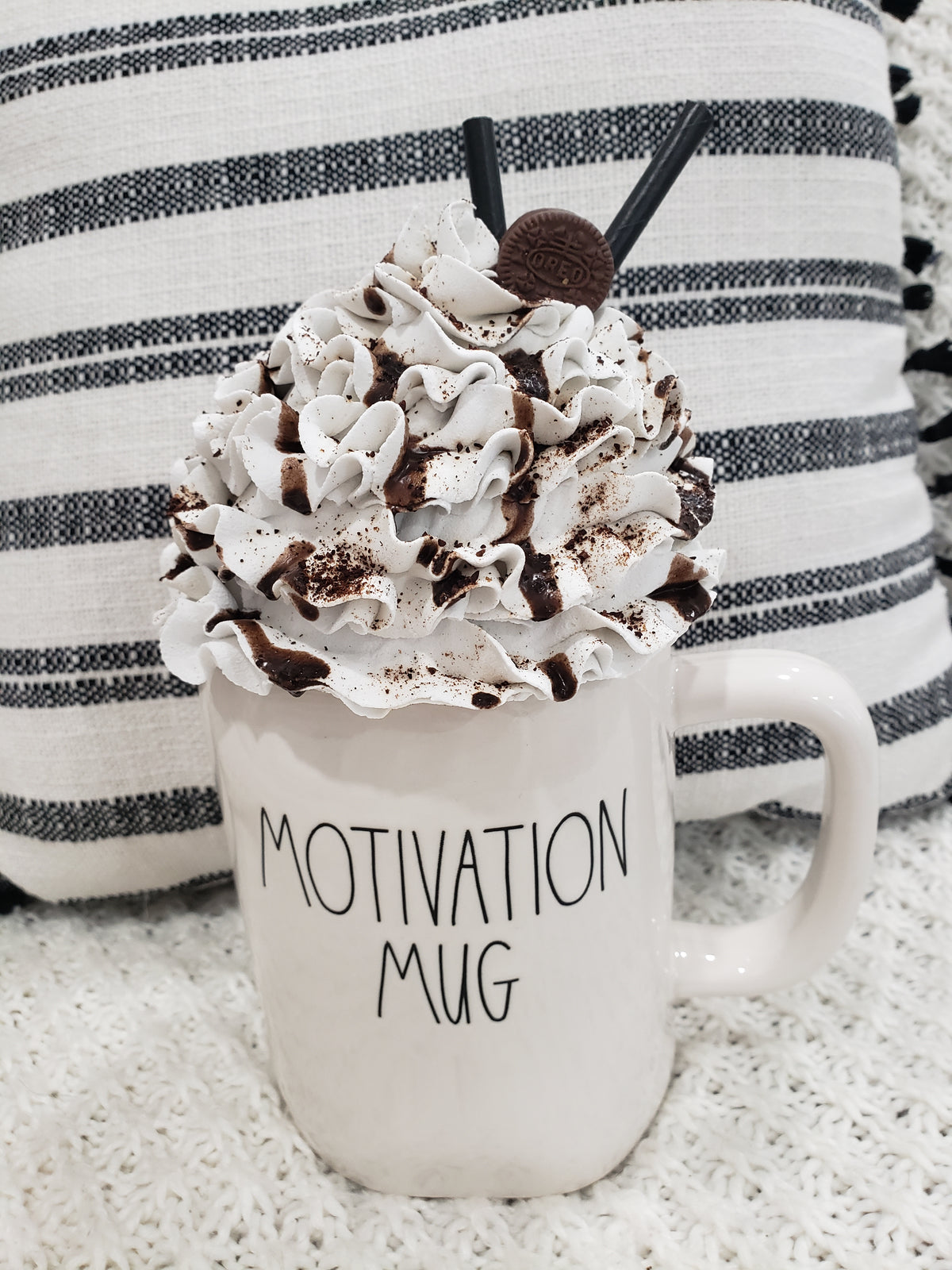 Pip Posh Design Faux Sweet Décor Vanilla Chocolate Drizzle Mug Topper Collection