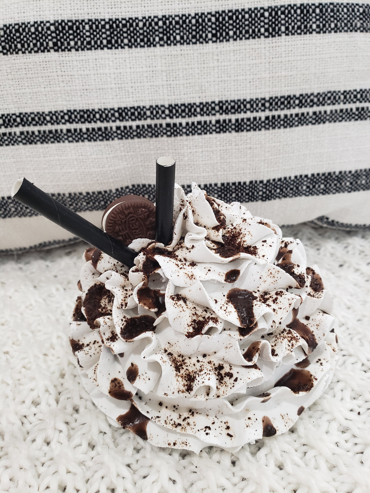 Pip Posh Design Faux Sweet Décor Vanilla Chocolate Drizzle Mug Topper Collection