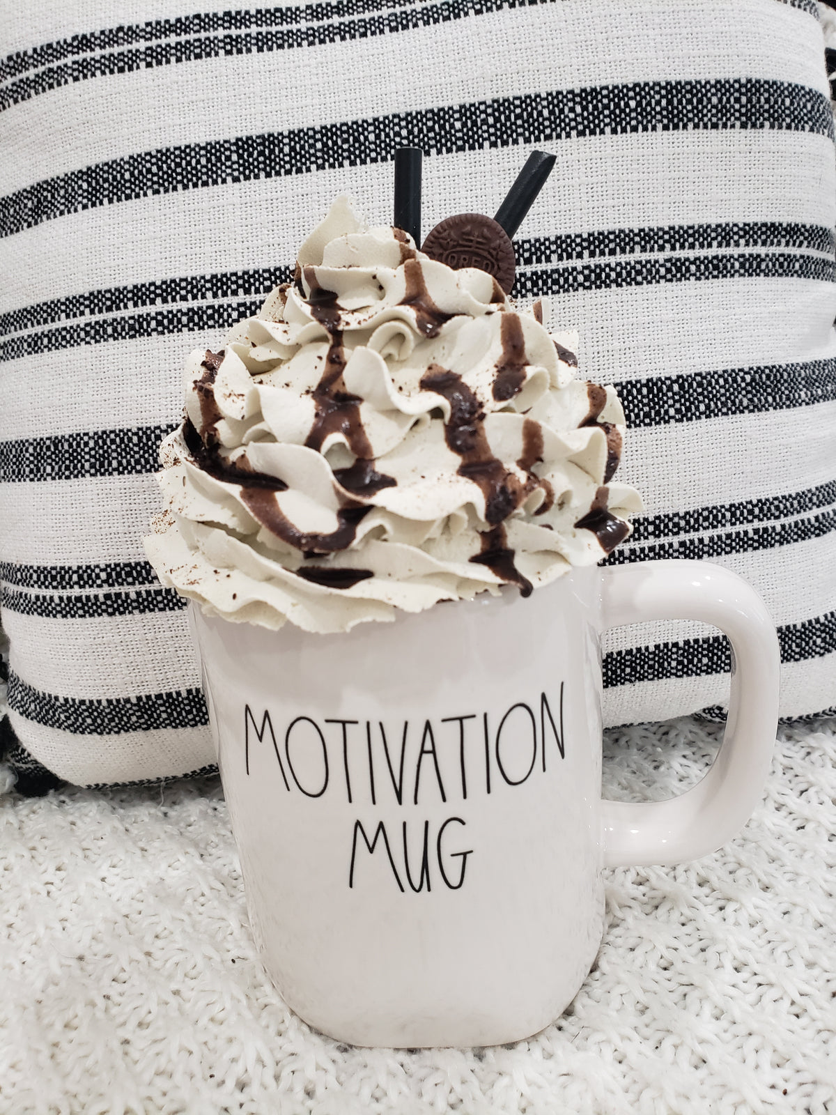 Pip Posh Design Faux Sweet Décor Ivory Oreo Cookie Mug Topper Collection