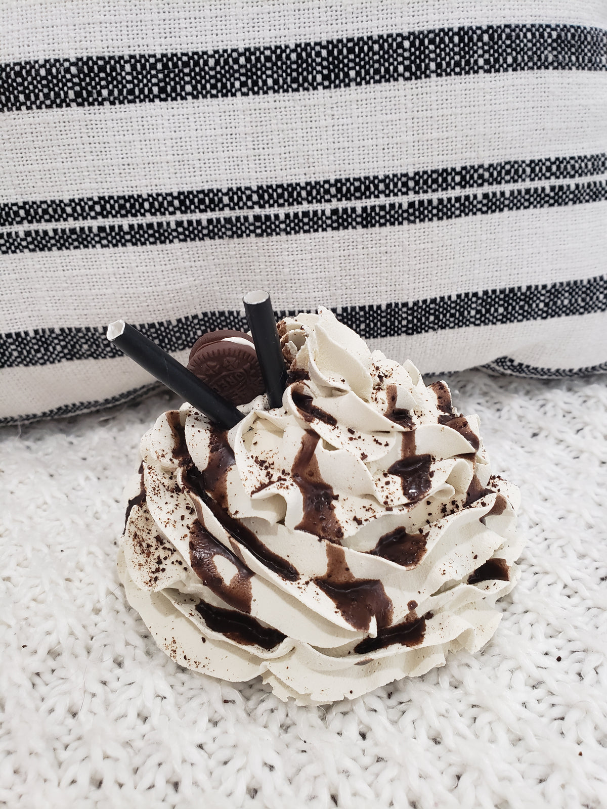 Pip Posh Design Faux Sweet Décor Ivory Oreo Cookie Mug Topper Collection