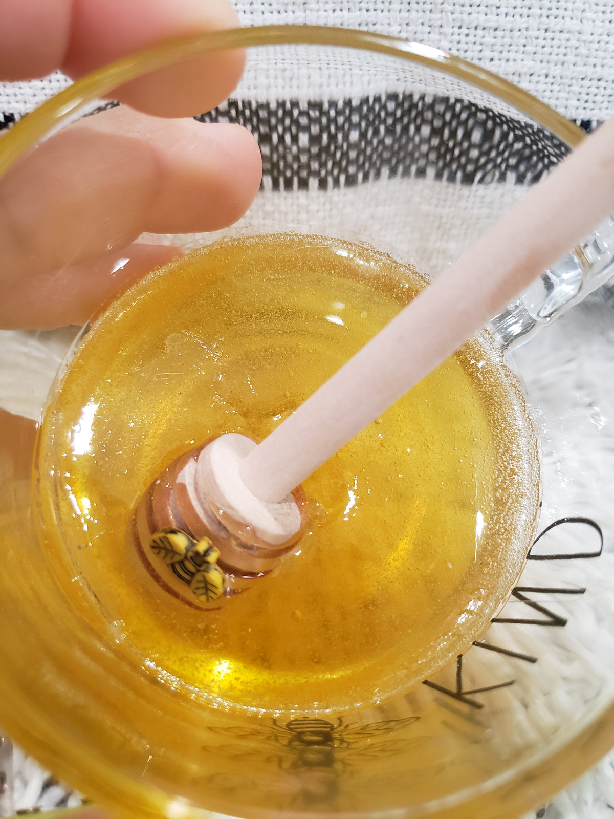 Rae Dunn &quot; Bee Kind&quot; Mini Glass &amp; Pip Posh Design Faux Sweet Décor Tea and Honey Glass Collection