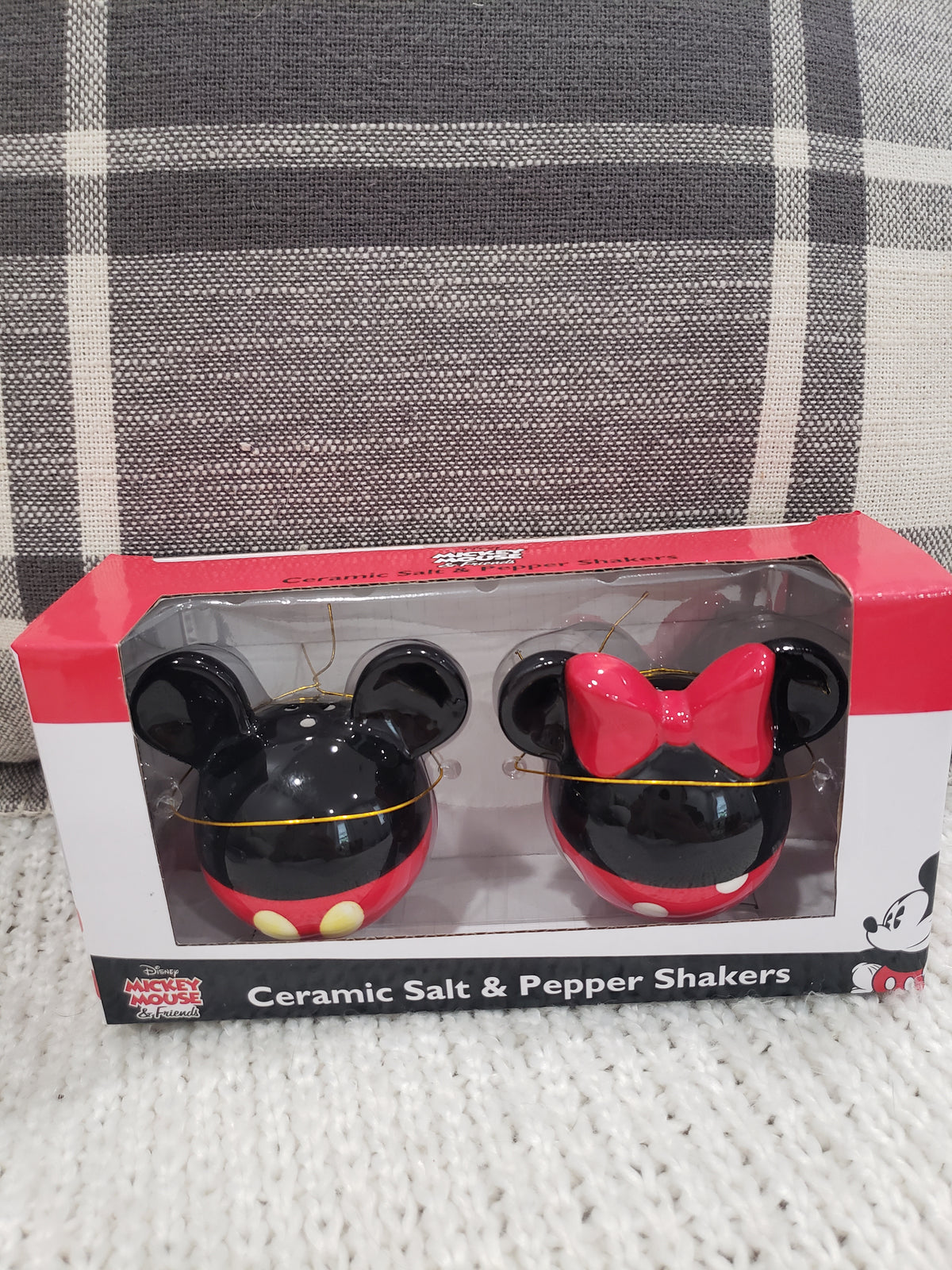 Disney&#39;s Mickey &amp; Minnie Mouse Salt and Pepper Shakers Set