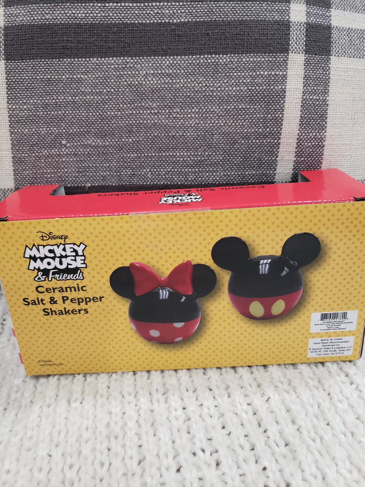 Disney&#39;s Mickey &amp; Minnie Mouse Salt and Pepper Shakers Set