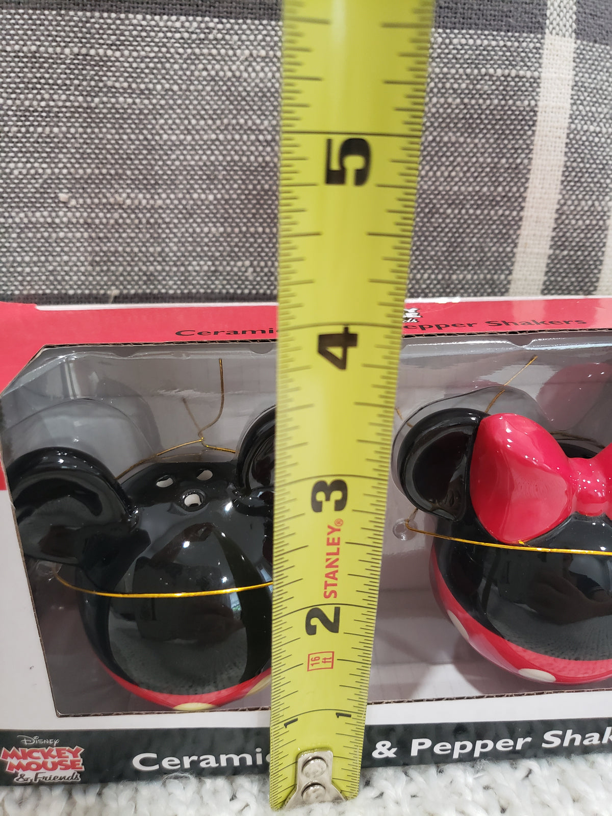 Disney&#39;s Mickey &amp; Minnie Mouse Salt and Pepper Shakers Set