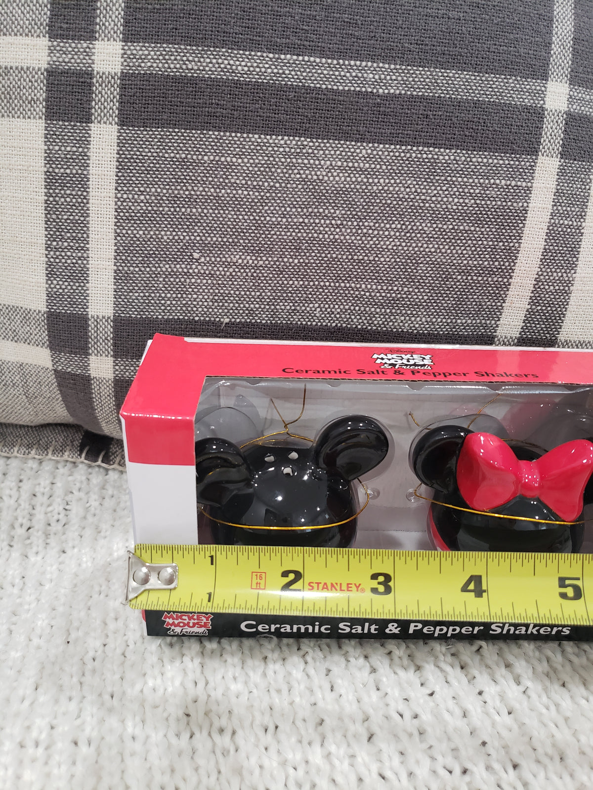 Disney&#39;s Mickey &amp; Minnie Mouse Salt and Pepper Shakers Set