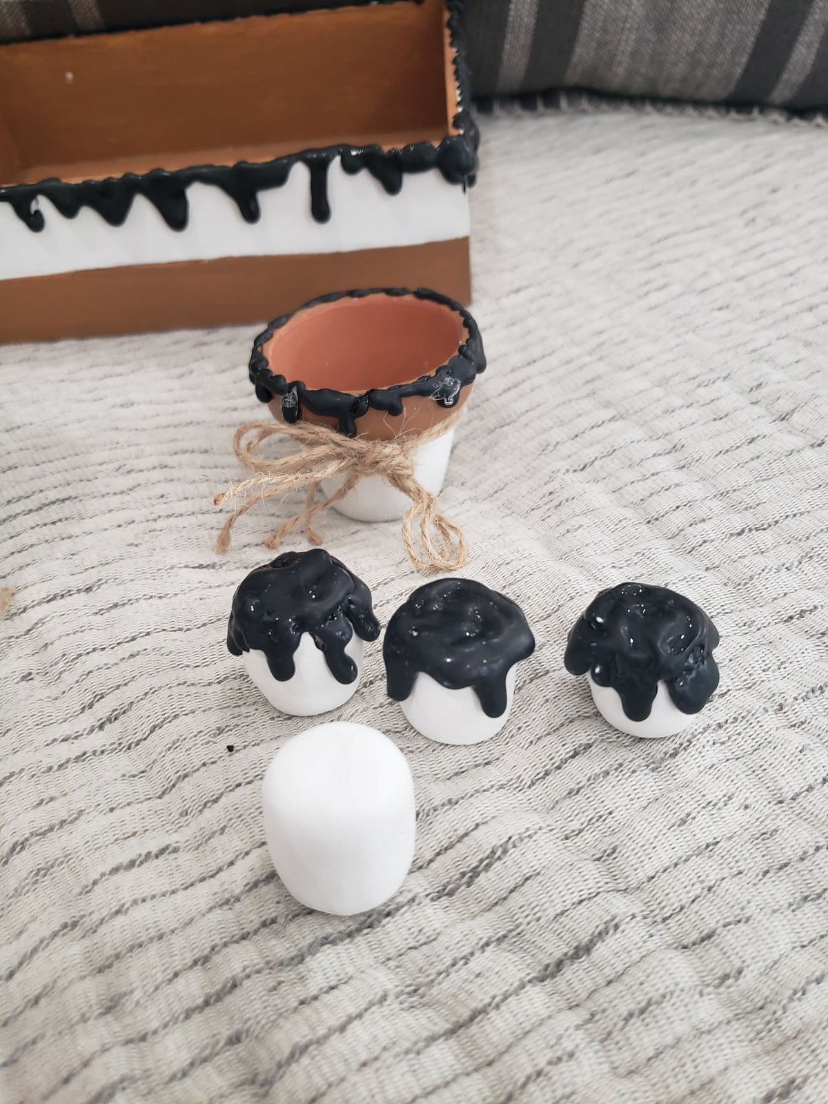 Pip Posh Design Faux Sweet Décor Marshmallow S&#39;mores &amp; Tray Bundle