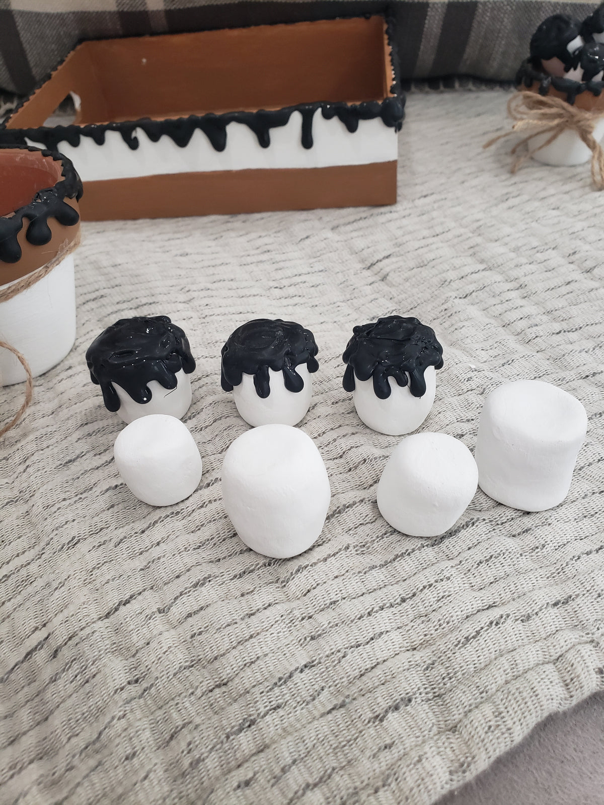 Pip Posh Design Faux Sweet Décor Marshmallow S&#39;mores &amp; Tray Bundle