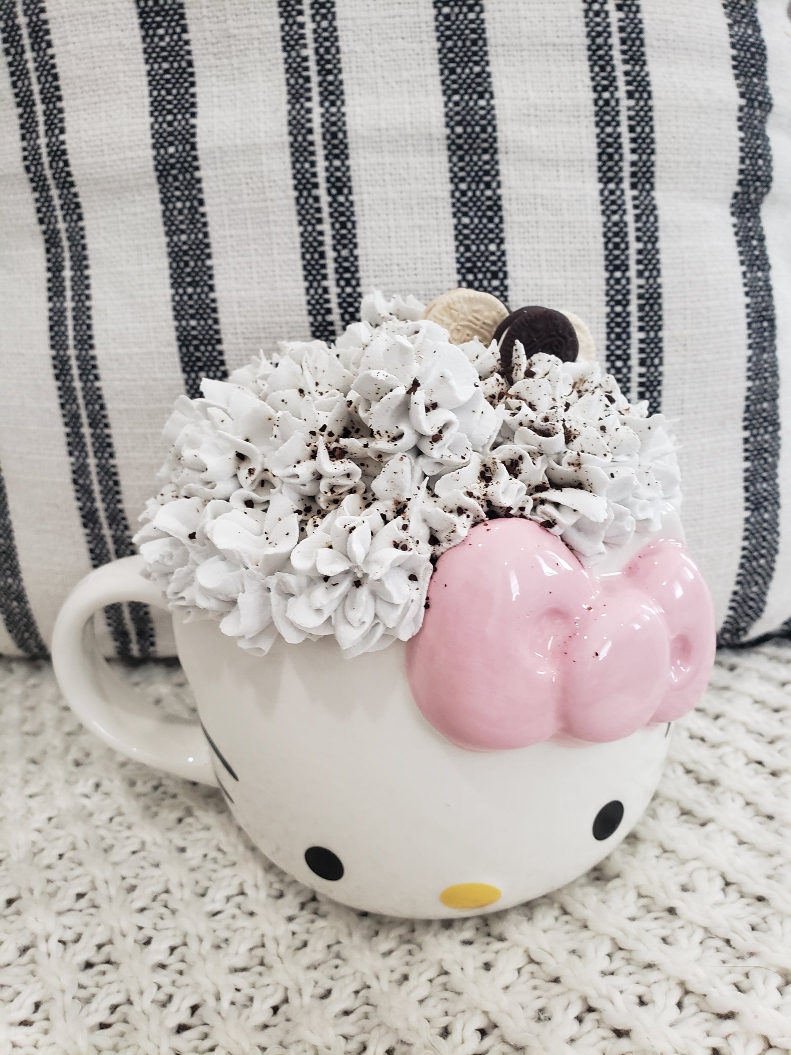 Hello Kitty Mug & Pip Posh Design Faux Sweet Décor Cookie Whipped Topper