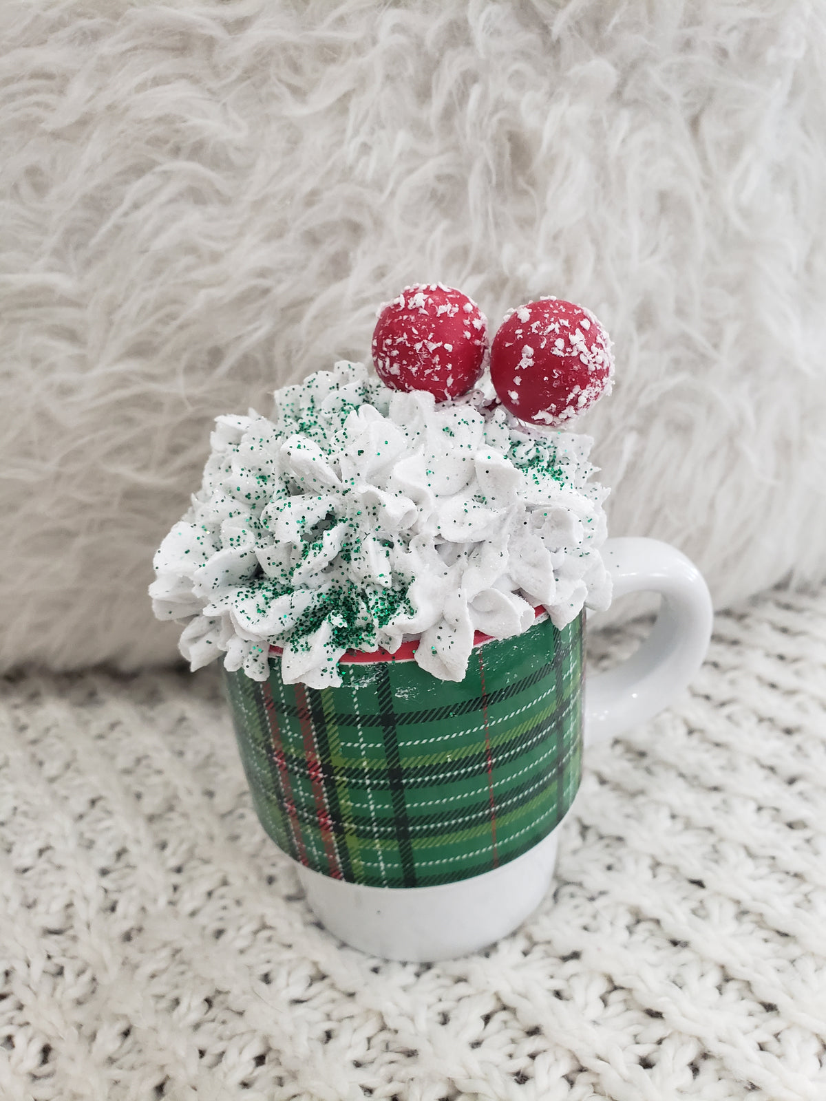 Pip Posh Design Faux Sweet Décor Holiday Mini Mug &amp; White Whipped Berries Topper Collection