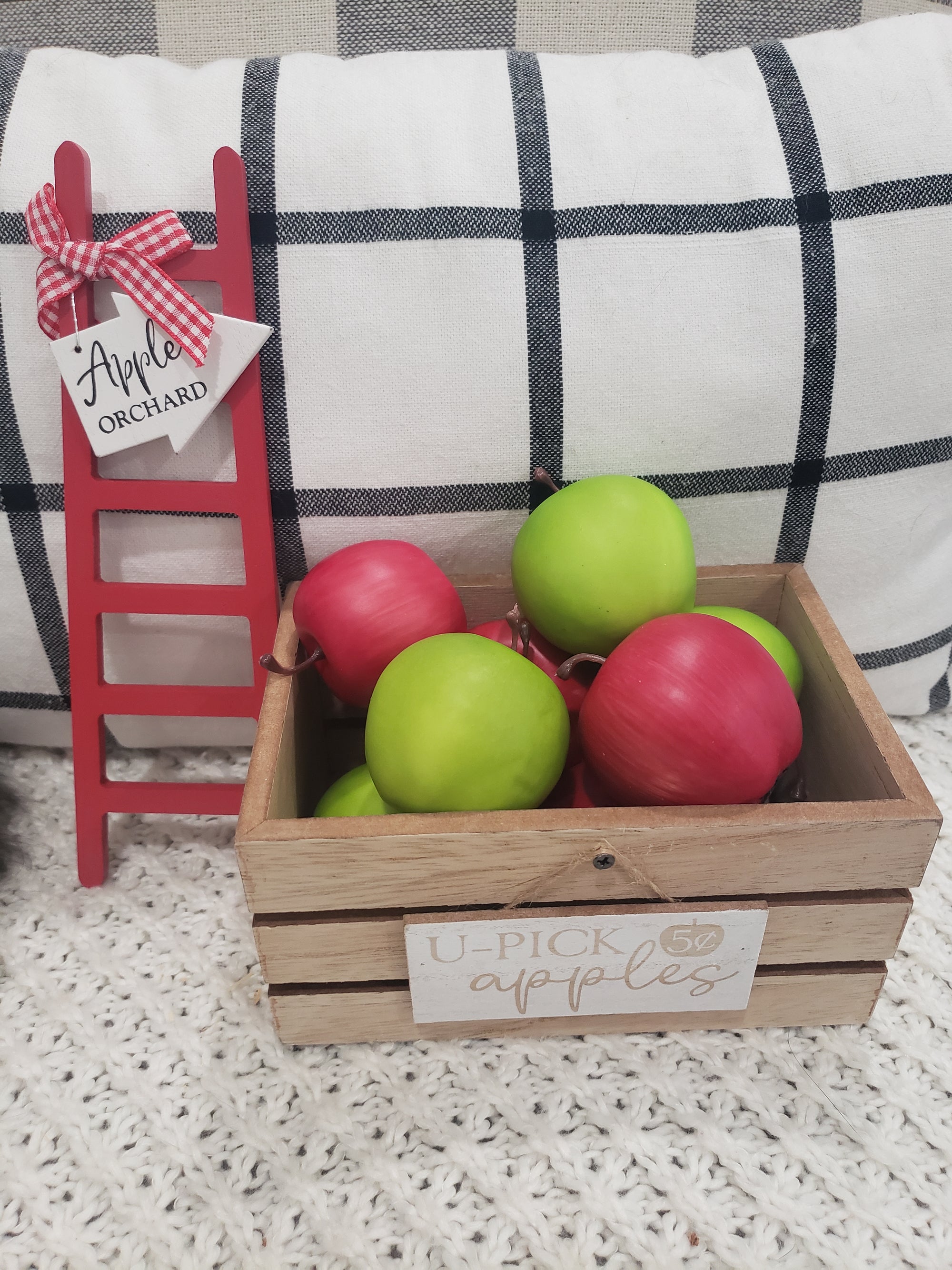 Pip Posh Design Faux Sweet Décor Apple Orchard & U Pick Apples Tier Décor Mini Bundle