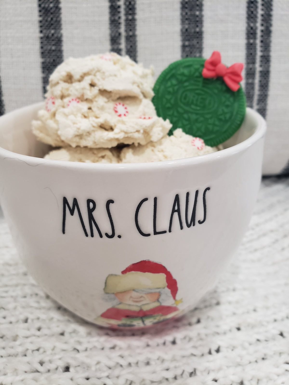 Rae Dunn &quot;Mrs. Claus&quot; Bowl &amp; Pip Posh Design Faux Sweet Décor Vanilla Peppermint Ice Cream Dessert Bowl Holiday Collection