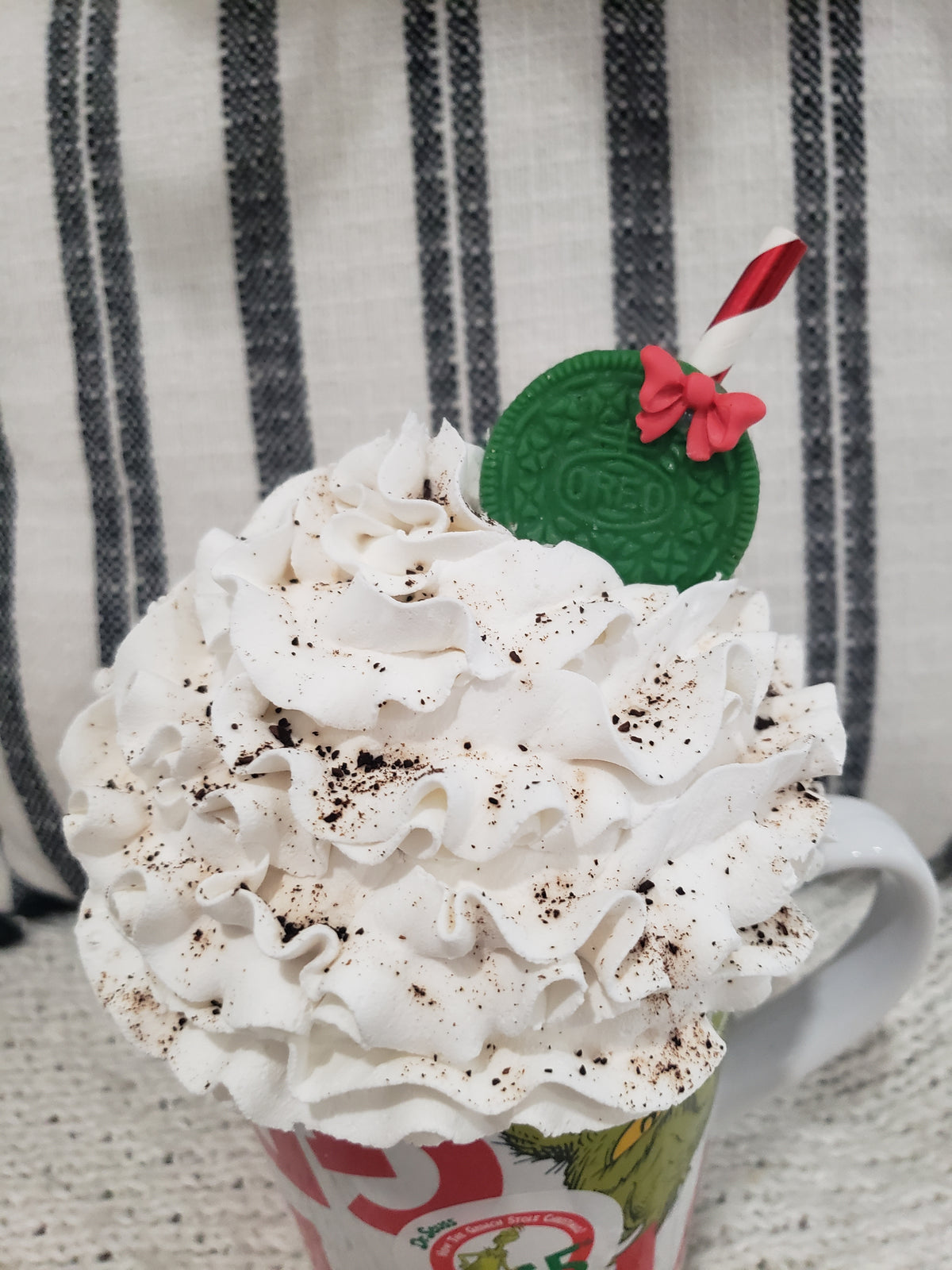 Pip Posh Design Faux Sweet Décor &quot;Grinch&quot; Mug &amp; White Whipped Green Oreo Cookie Topper Holiday Collection