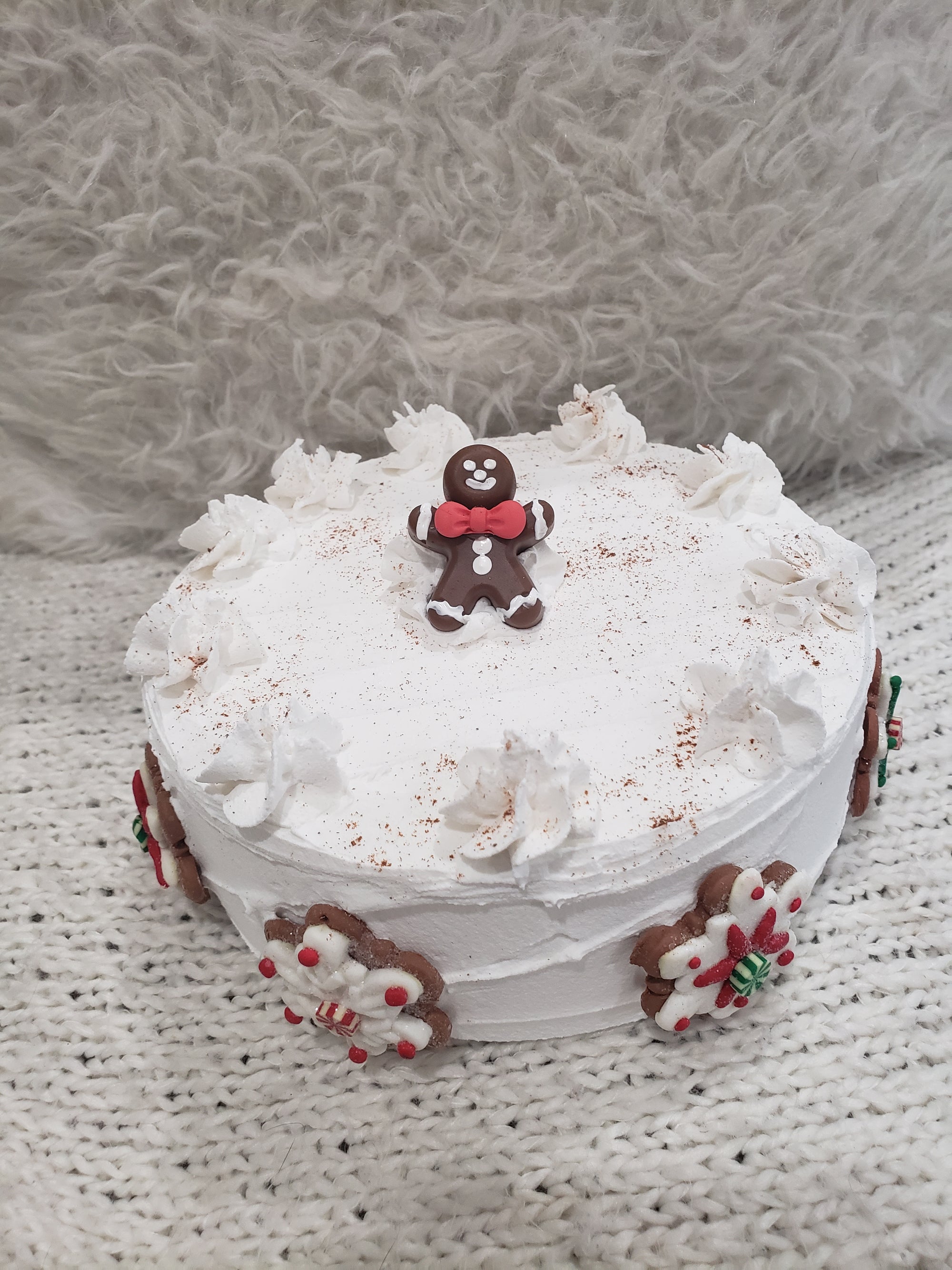 Pip Posh Design Faux Sweet Décor White Whipped Ginger Breadman Holiday Cake Collection