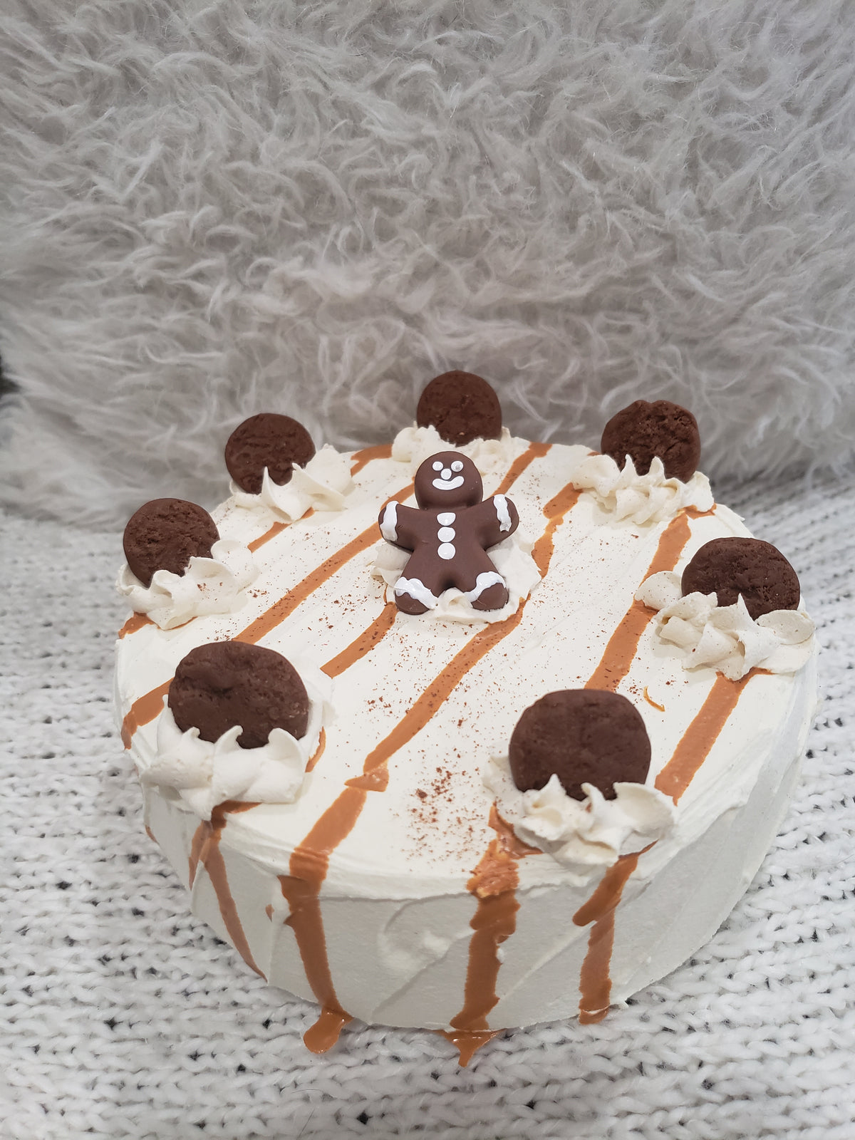 Pip Posh Design Faux Sweet Décor Ivory Gingerbread Man Holiday Cake Collection