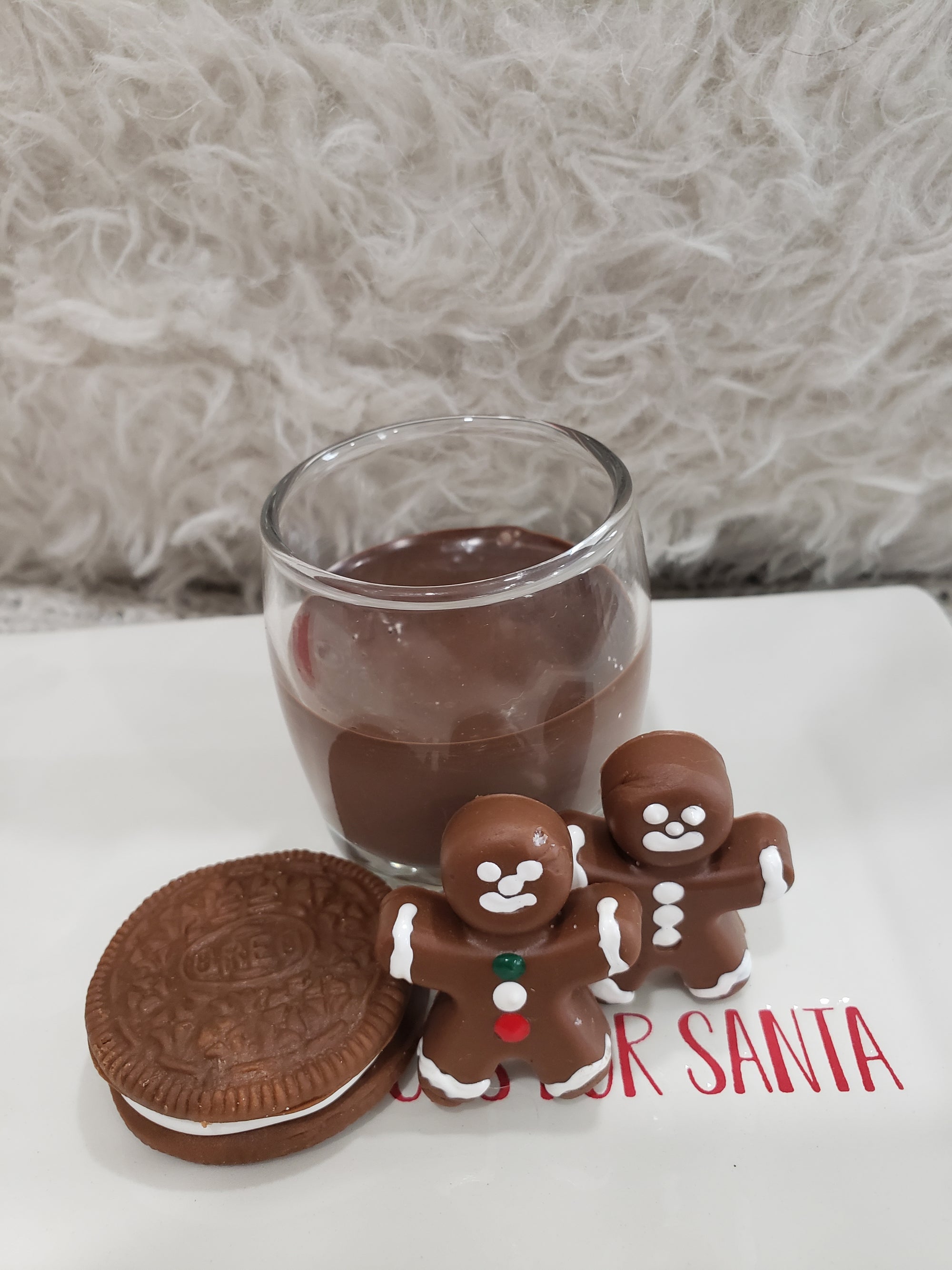 Pip Posh Design Faux Sweet Décor Chocolate Milk & Gingerbread Men Oreo Cookie Set Of 4 Holiday Collection