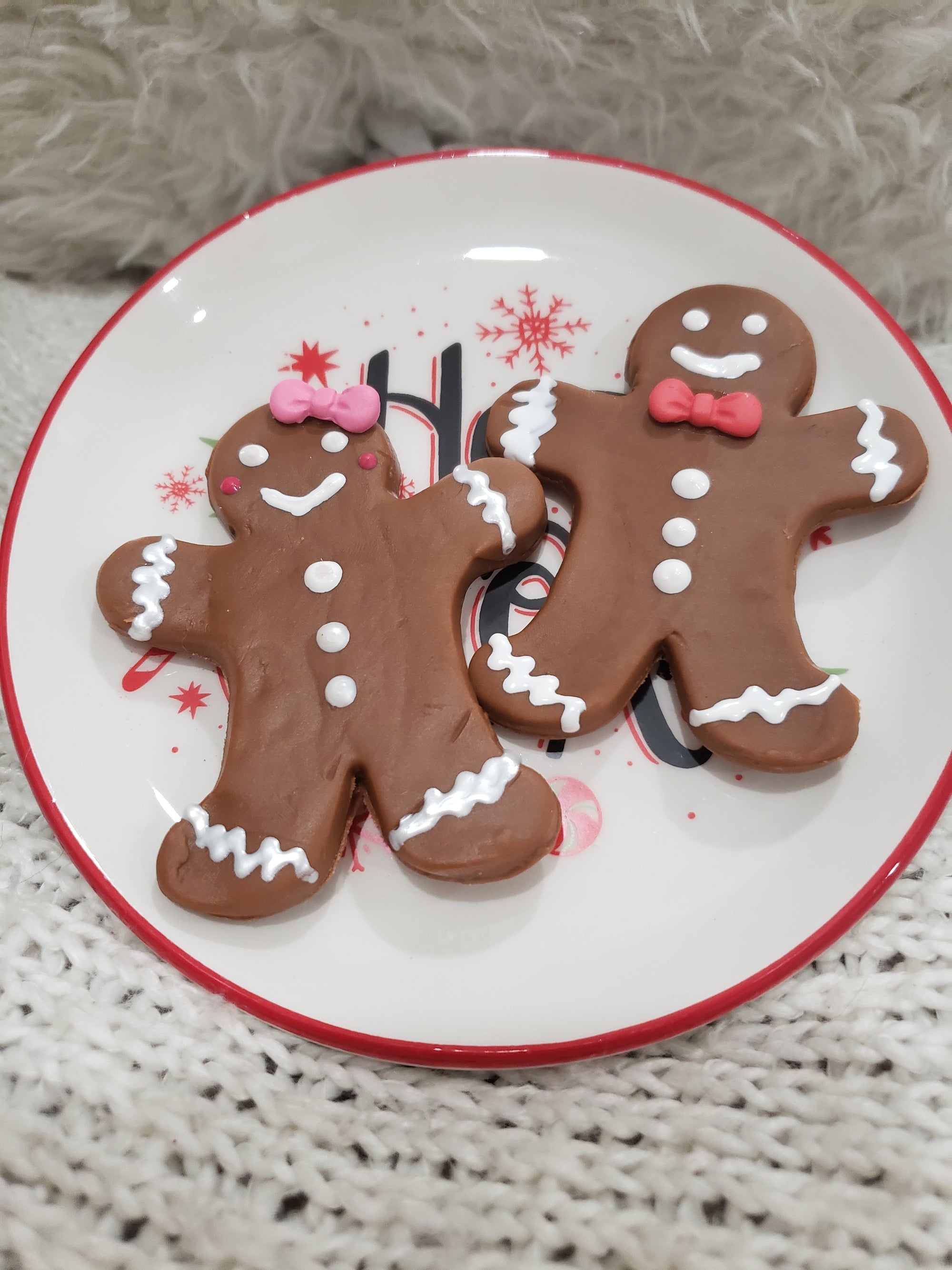 Pip Posh Design Faux Sweet Décor Mr. & Mrs. Gingerbread Cookies Holiday Collection