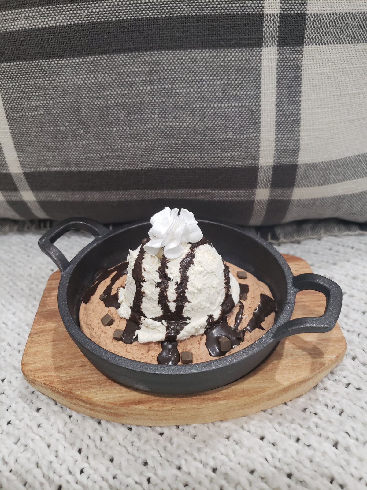 Pip Posh Design Faux Sweet Décor Whipped Vanilla Ice Cream &amp; Chocolate Chip Cookie Skillet Dessert Collection