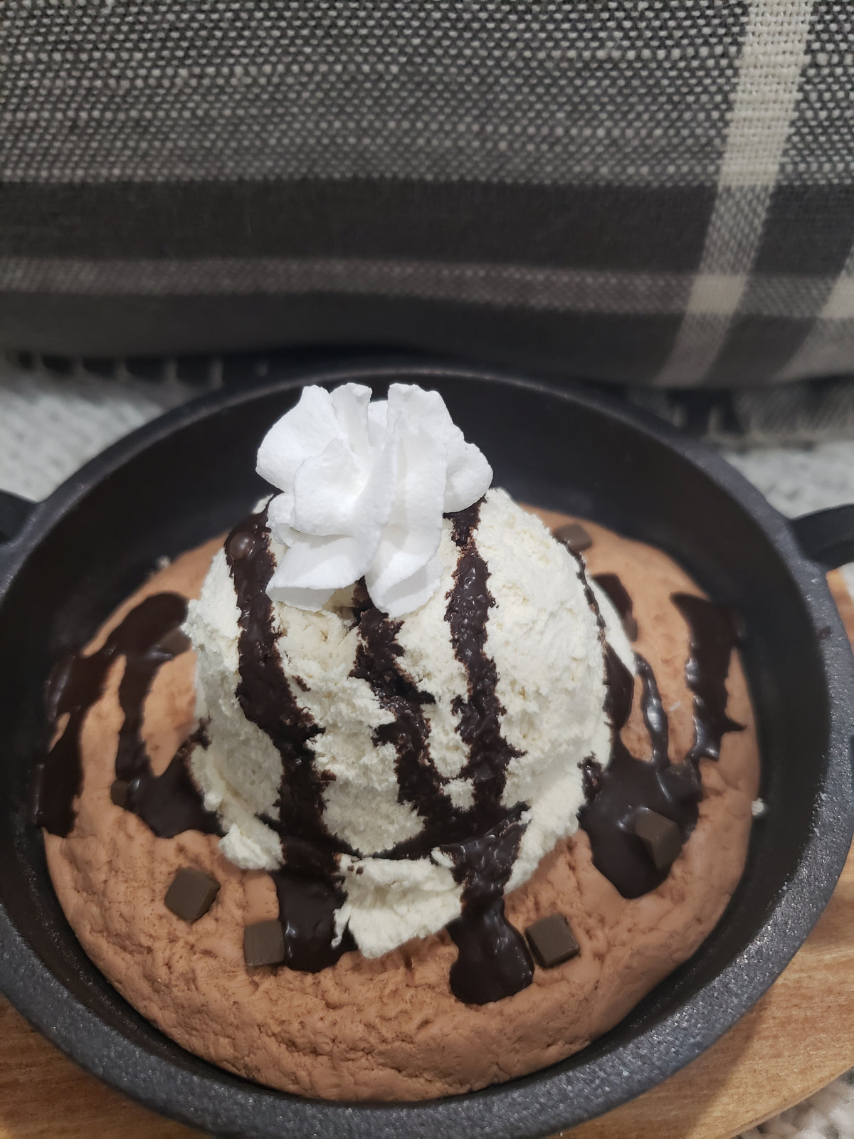 Pip Posh Design Faux Sweet Décor Whipped Vanilla Ice Cream &amp; Chocolate Chip Cookie Skillet Dessert Collection