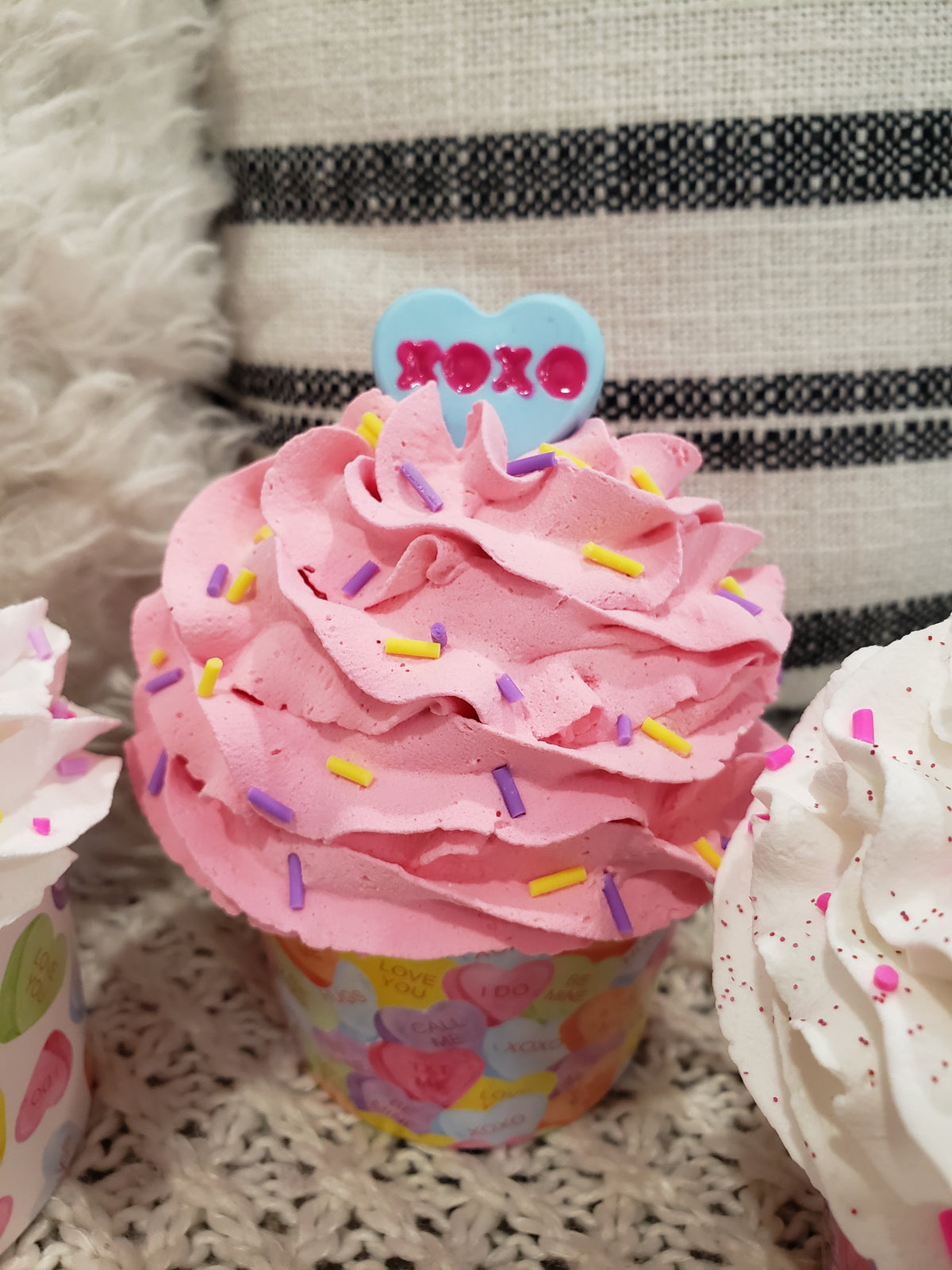 Pip Posh Design Faux Sweet Décor Whipped Candy Hearts Cupcake Assortment Set Of 4