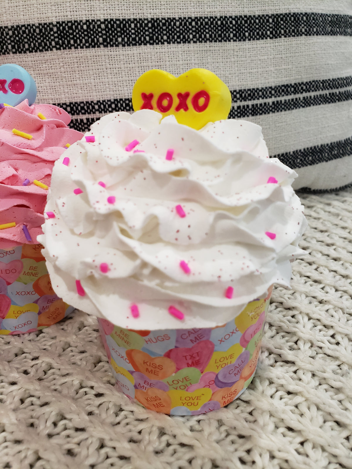 Pip Posh Design Faux Sweet Décor Whipped Candy Hearts Cupcake Assortment Set Of 4