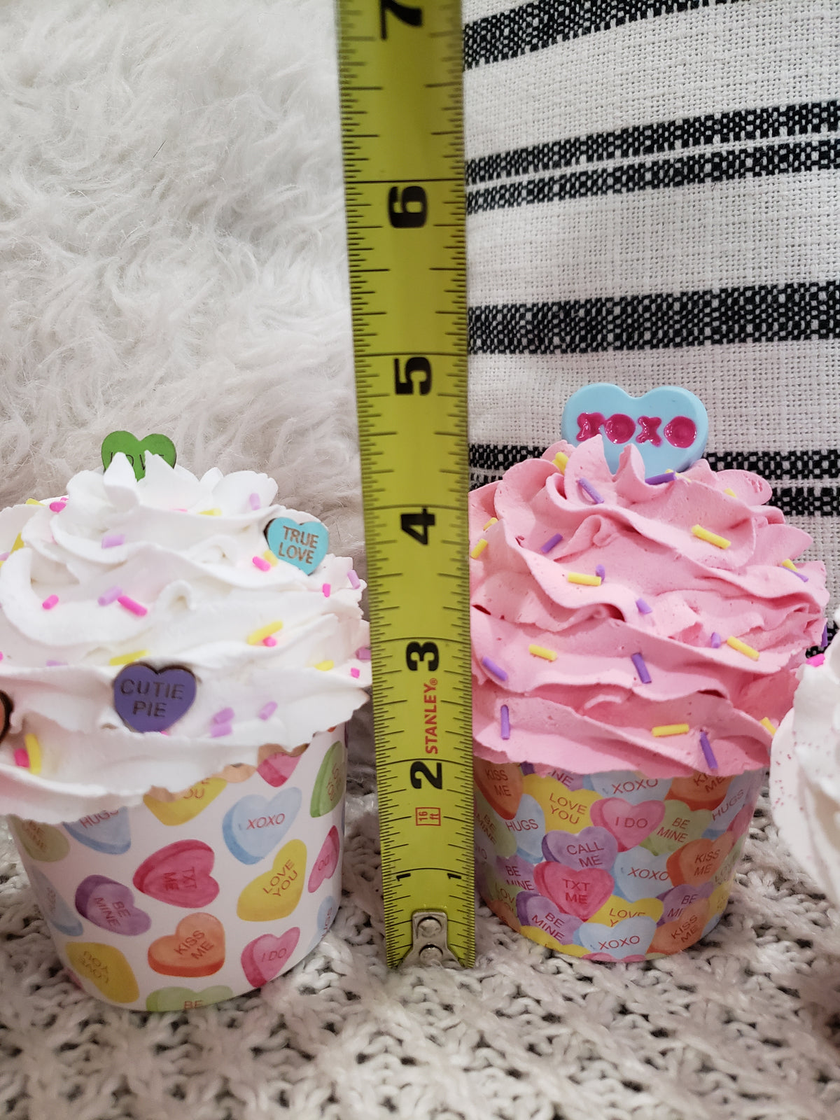 Pip Posh Design Faux Sweet Décor Whipped Candy Hearts Cupcake Assortment Set Of 4