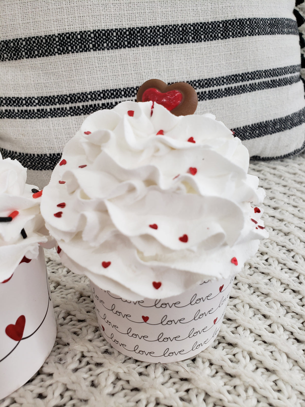 Pip Posh Design Faux Sweet Décor &quot;Love&quot; White Whipped Hearts Cupcake Assortment Set Of 4.