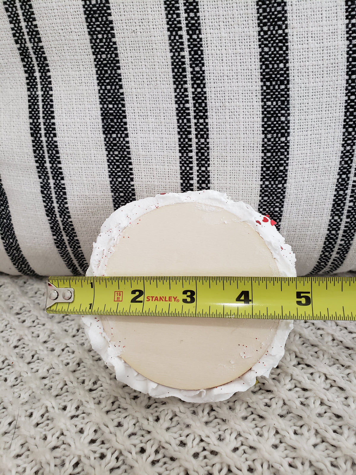 Pip Posh Design Faux Sweet Décor White Whipped Red Hearts Mug Topper Collection