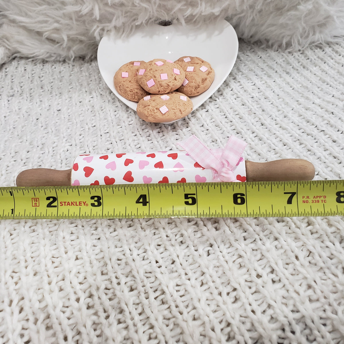 Pip Posh Design Faux Sweet Décor Hearts Mini Rolling Pin &amp; Pink Swirl Chip Cookies Bundle