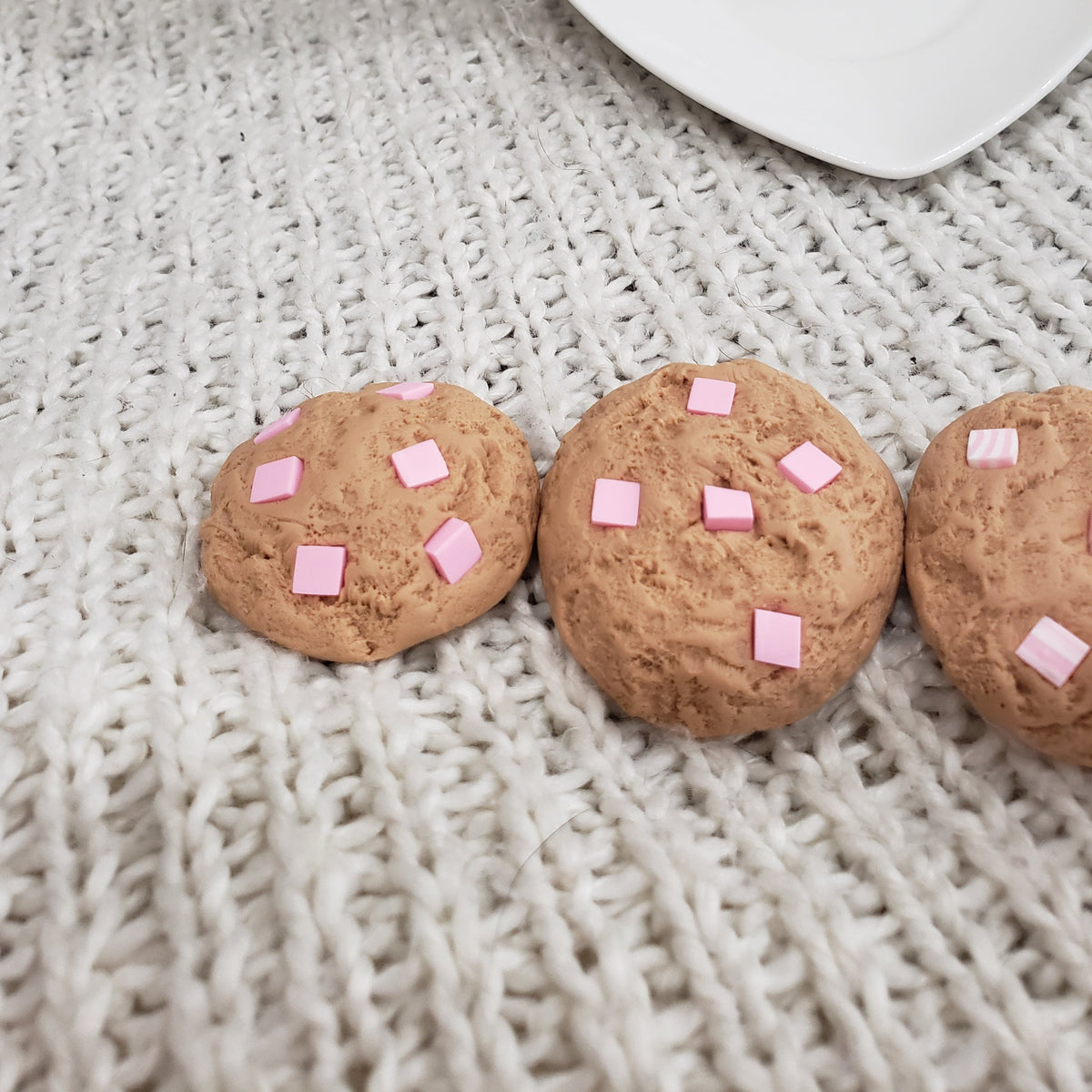 Pip Posh Design Faux Sweet Décor Hearts Mini Rolling Pin &amp; Pink Swirl Chip Cookies Bundle