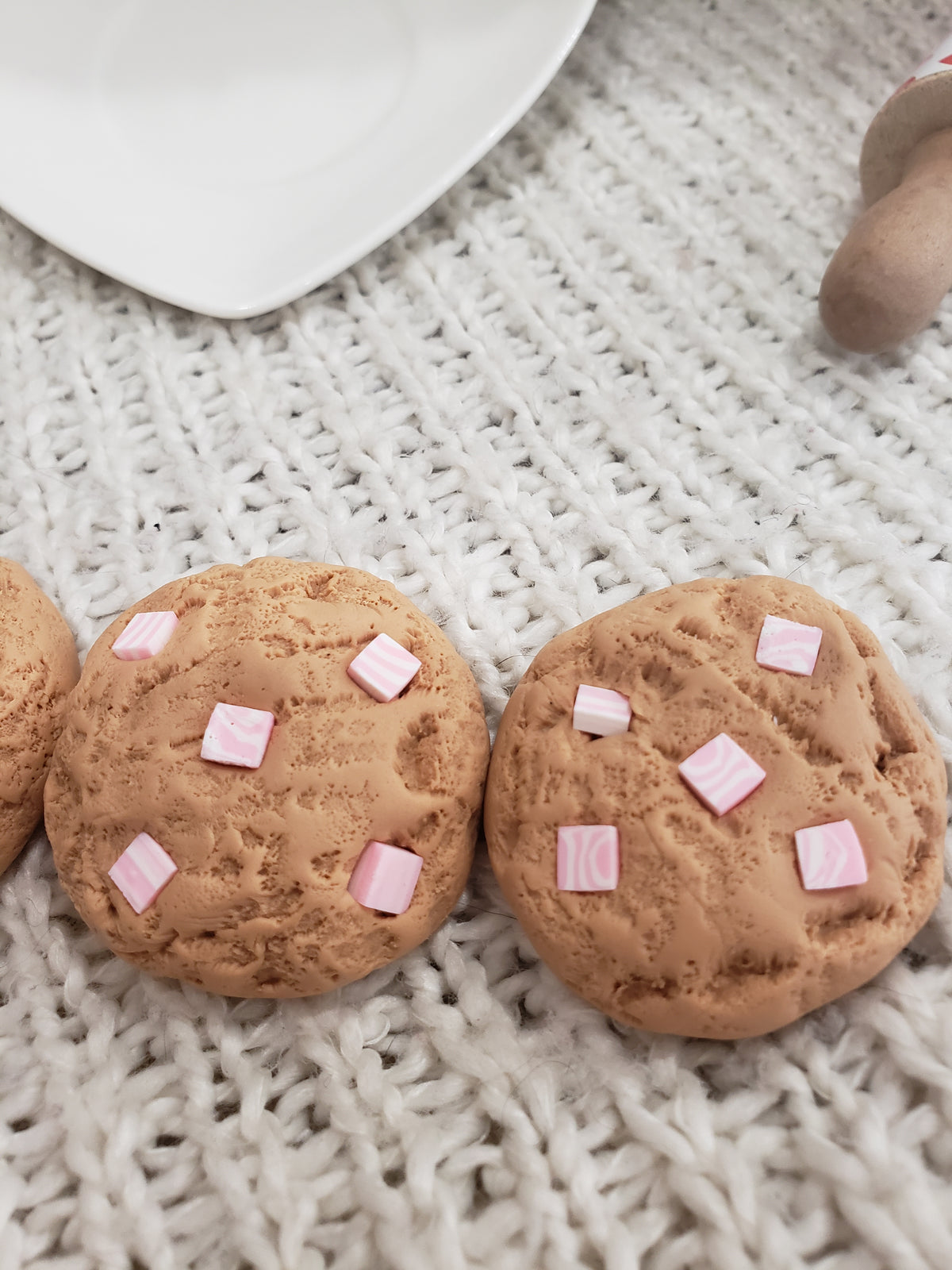 Pip Posh Design Faux Sweet Décor Hearts Mini Rolling Pin &amp; Pink Swirl Chip Cookies Bundle