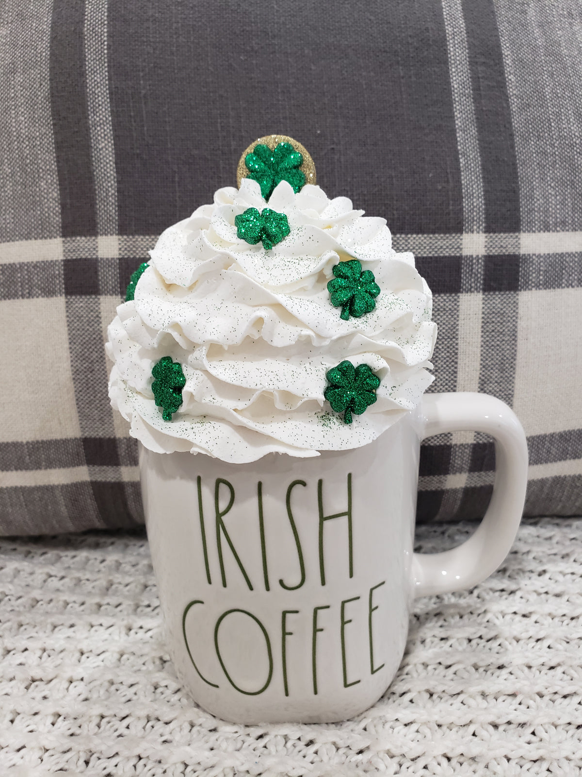Pip Posh Design Faux Sweet Décor White Whipped Shamrocks &amp; Gold Coin Mug Topper