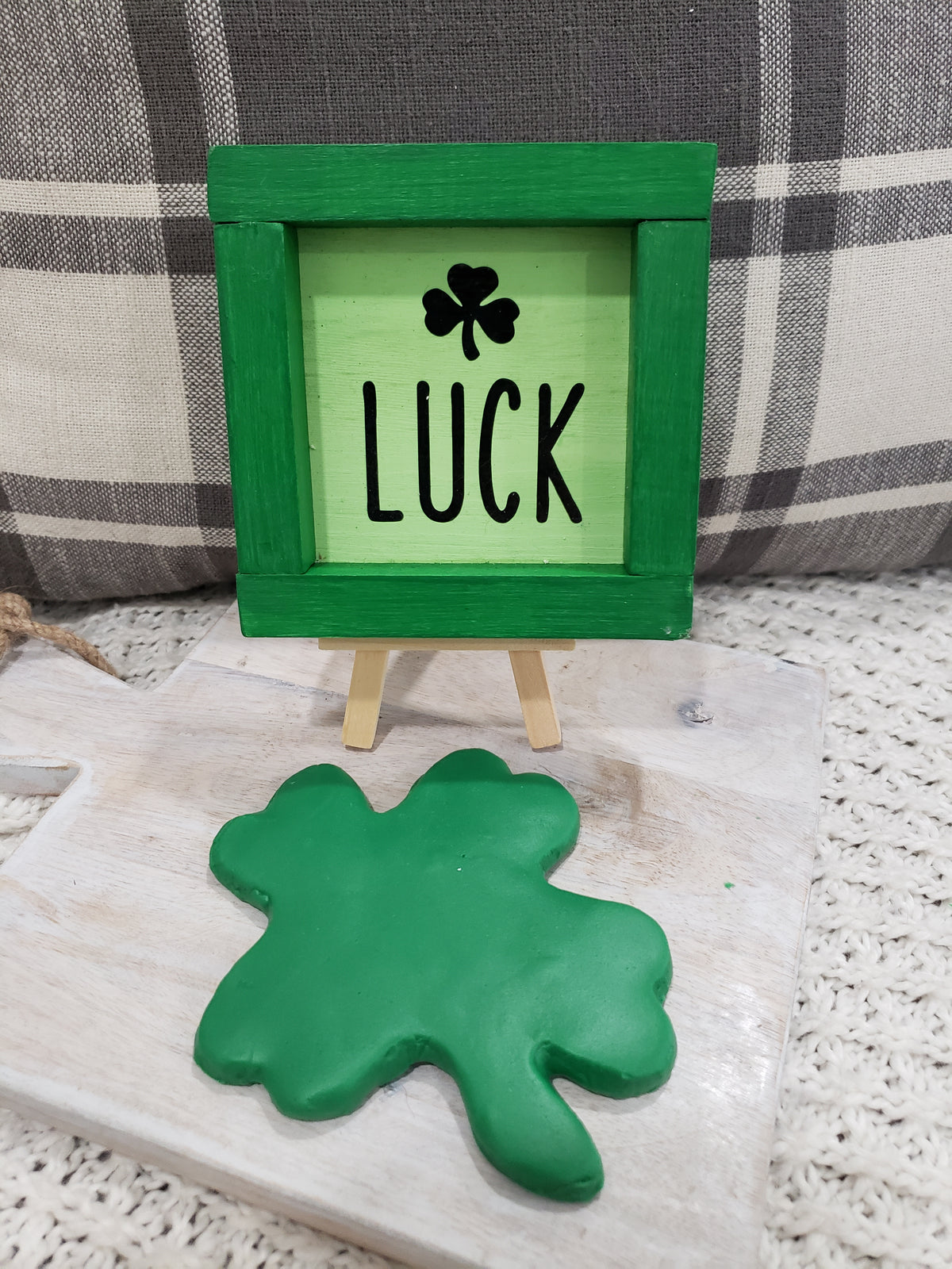 Pip Posh Design Faux Sweet Décor &quot;Luck&quot; Mini Wooden Sign &amp; Shamrock Cookie Tier Décor Bundle