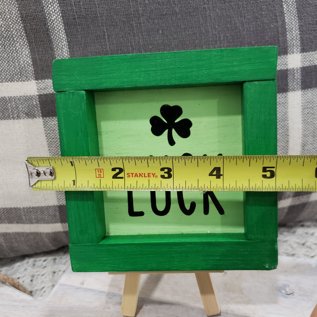 Pip Posh Design Faux Sweet Décor &quot;Luck&quot; Mini Wooden Sign &amp; Shamrock Cookie Tier Décor Bundle