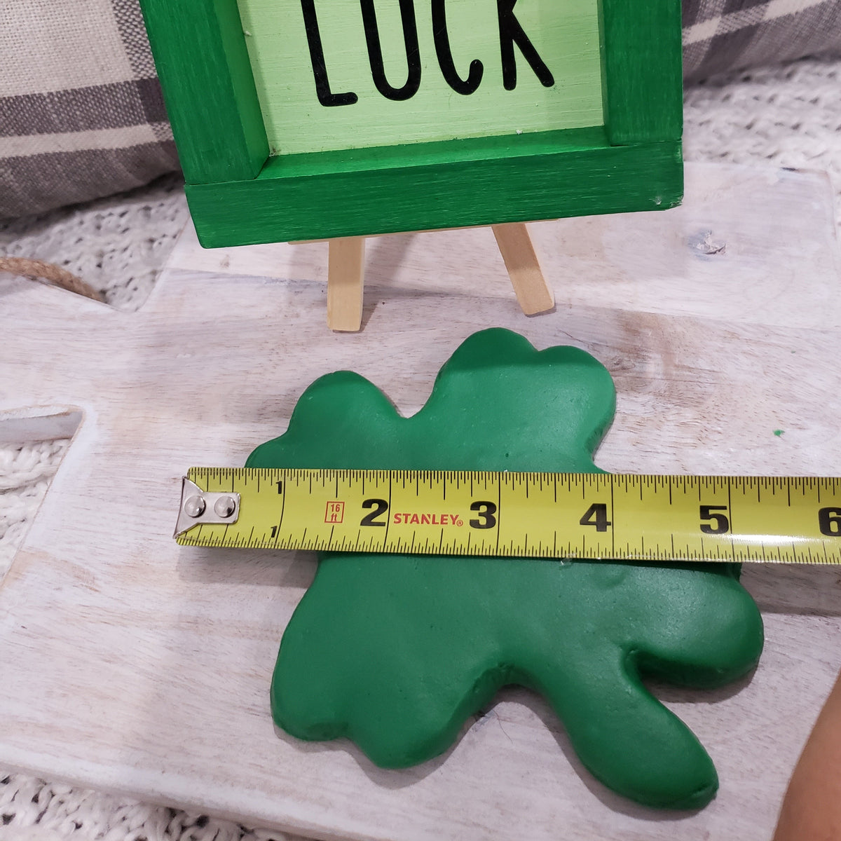 Pip Posh Design Faux Sweet Décor &quot;Luck&quot; Mini Wooden Sign &amp; Shamrock Cookie Tier Décor Bundle