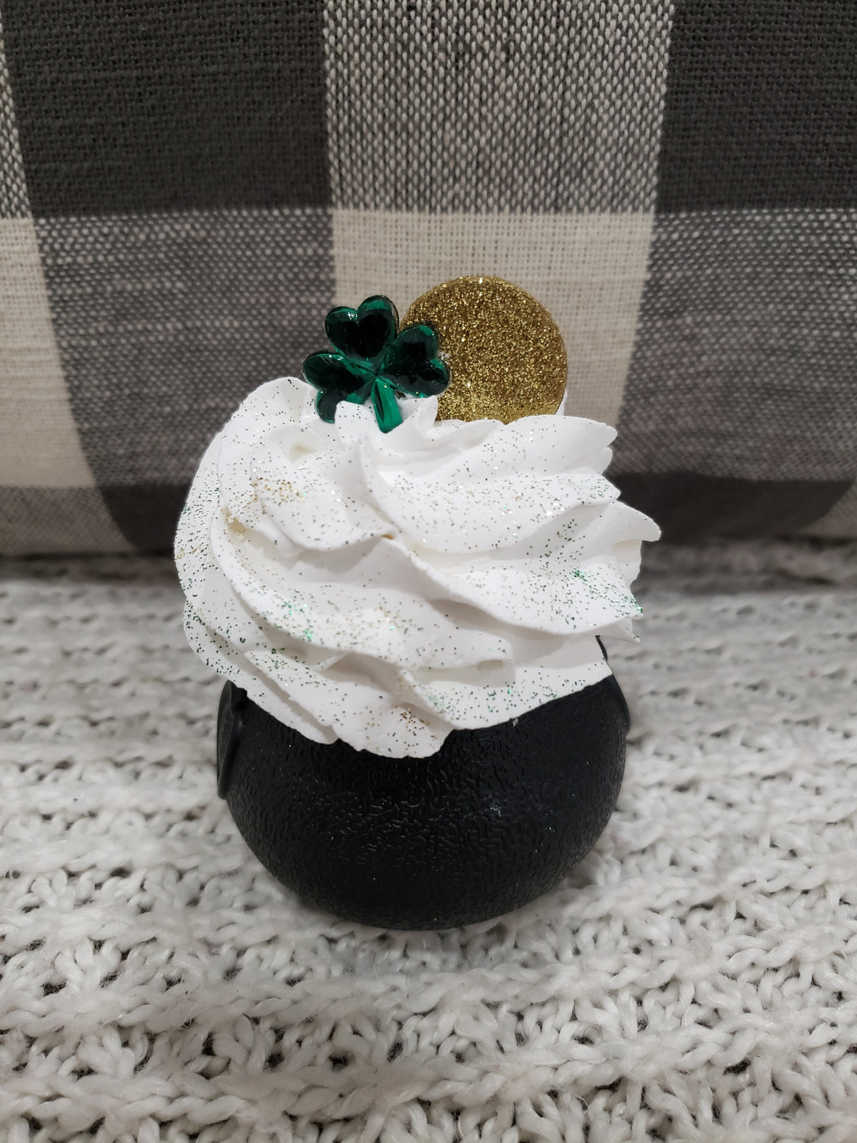 Pip Posh Design Faux Sweet Décor Mini Black Pot O&#39; Gold &amp; White Whipped Shamrock Topper Irish Collection