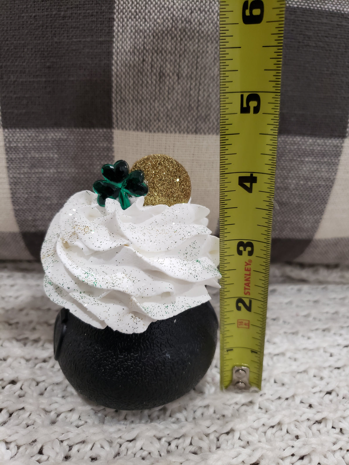 Pip Posh Design Faux Sweet Décor Mini Black Pot O&#39; Gold &amp; White Whipped Shamrock Topper Irish Collection