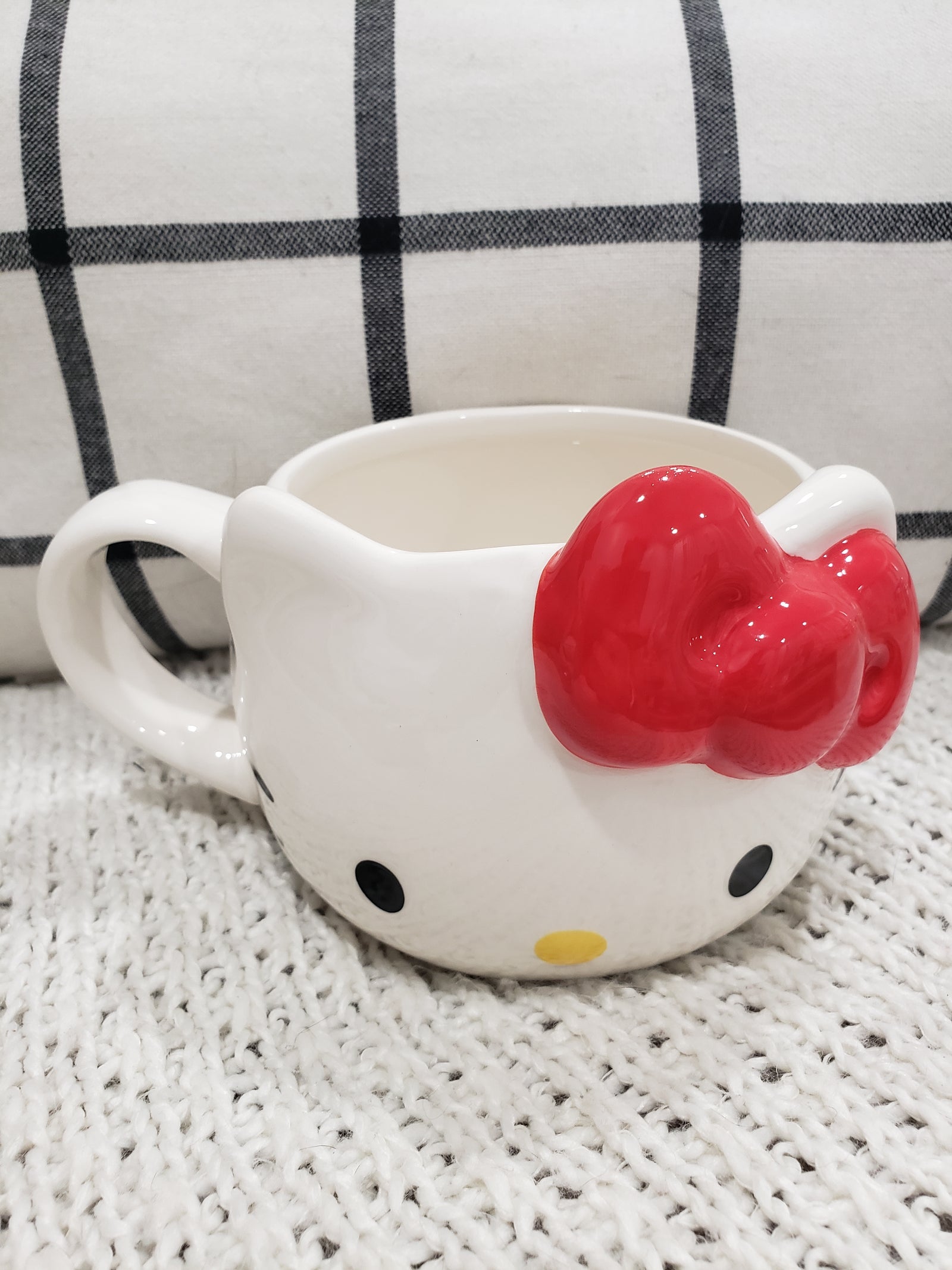 Hello Kitty Big Red Bow 20 oz Round Mug Hk Collection