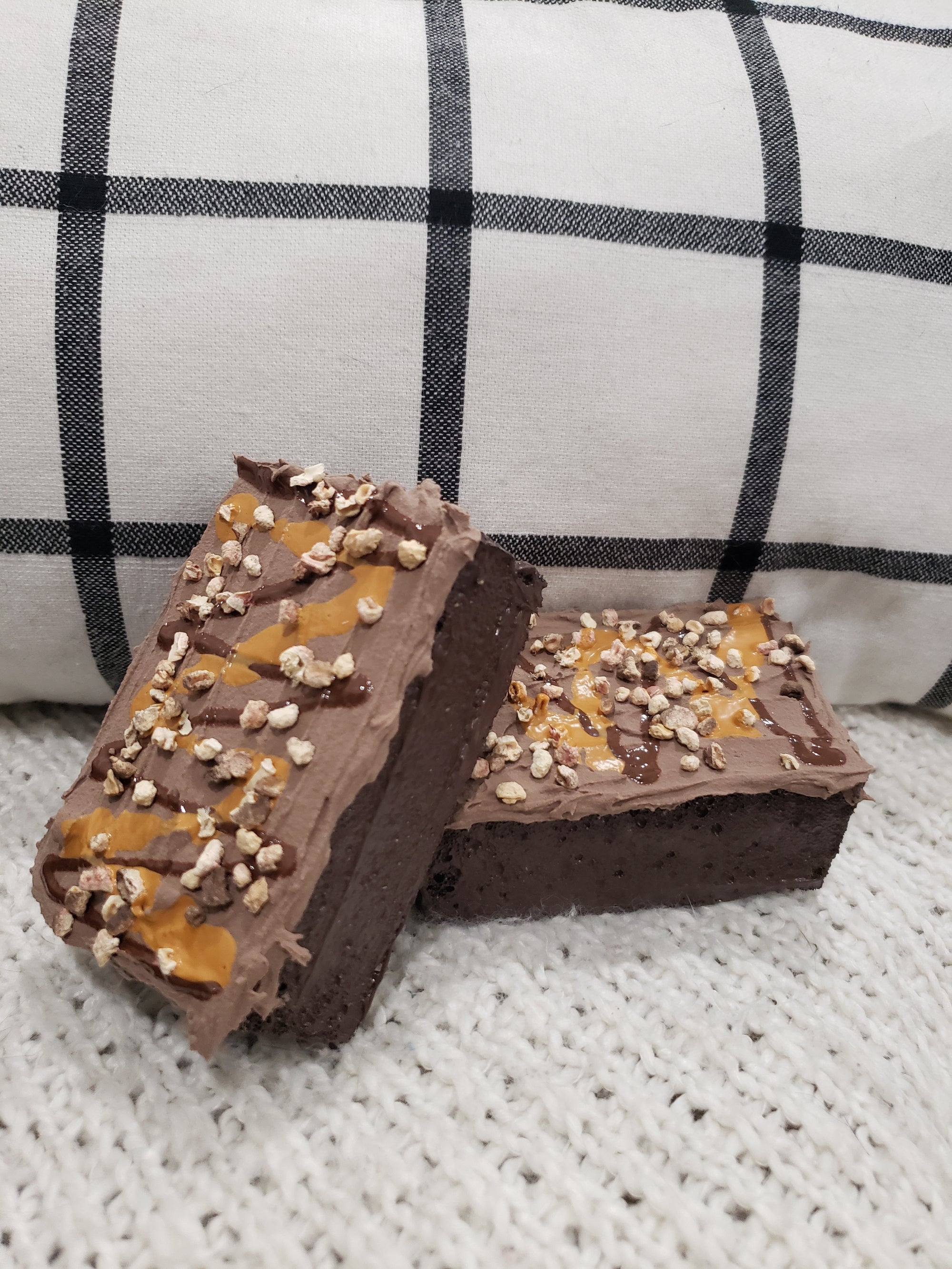 Pip Posh Design Faux Sweet Décor Chocolate Caramel Nut Drizzled Brownies Set Of 2 Bakery Collection