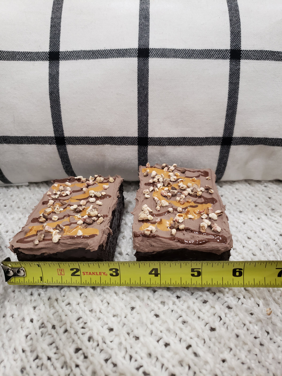Pip Posh Design Faux Sweet Décor Chocolate Caramel Nut Drizzled Brownies Set Of 2 Bakery Collection