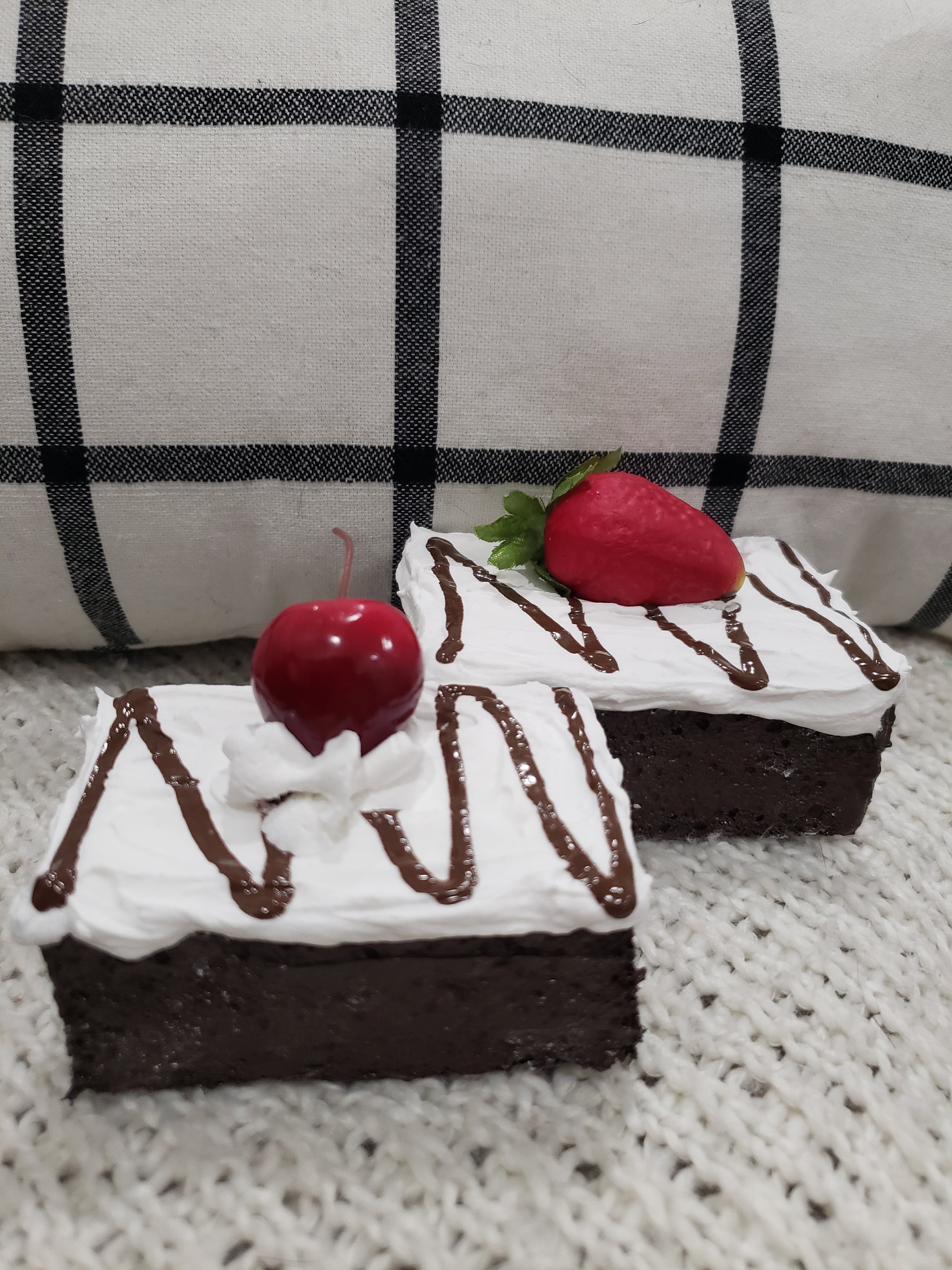 Pip Posh Design Faux Sweet Décor White Frosted Chocolate Drizzle Strawberry & Cherry On Top Brownies Set Of 2 Bakery Collection