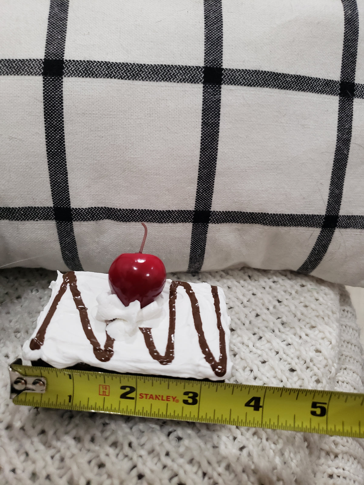 Pip Posh Design Faux Sweet Décor White Frosted Chocolate Drizzle Strawberry &amp; Cherry On Top Brownies Set Of 2 Bakery Collection