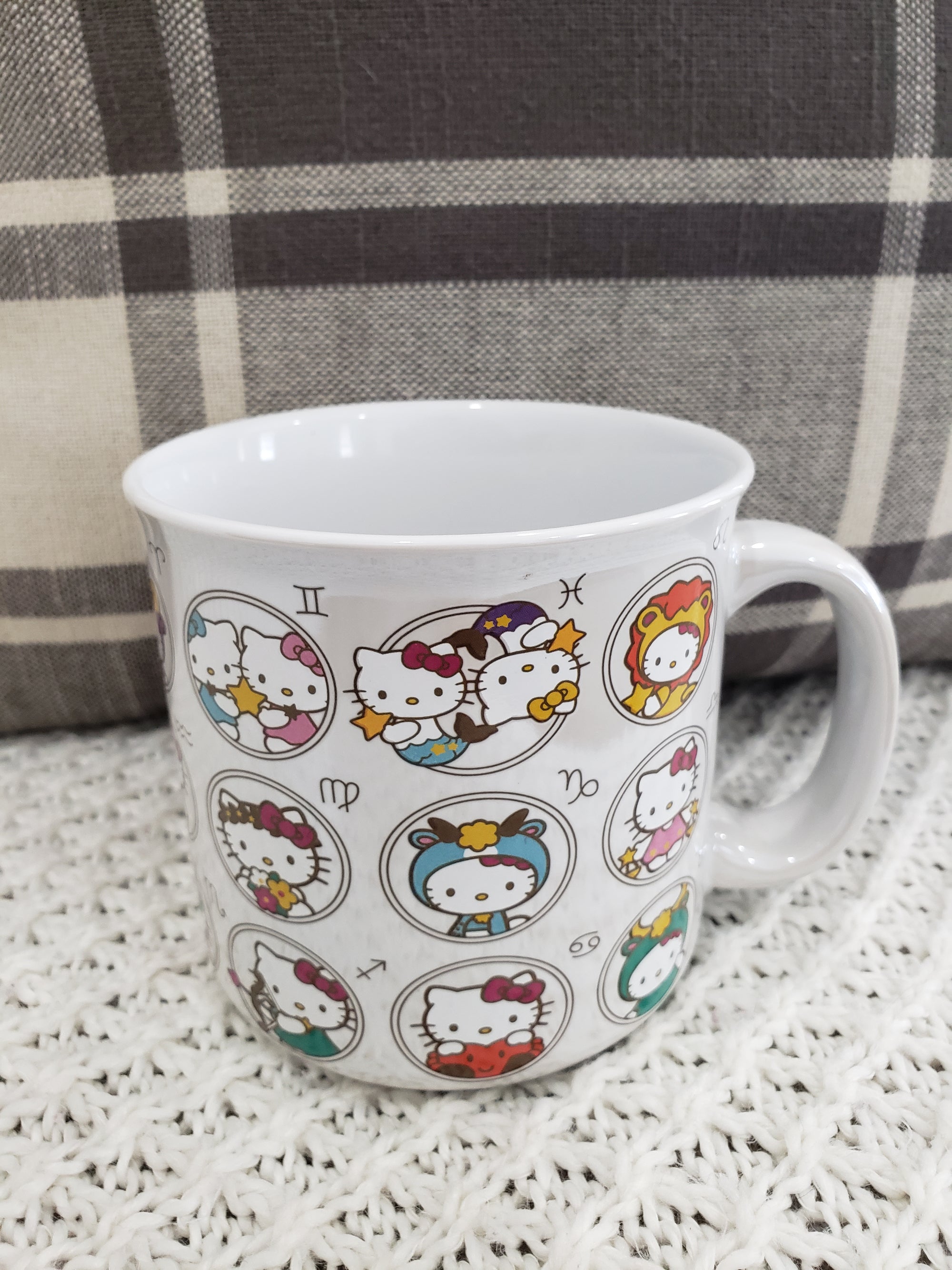 Hello Kitty Zodiac 20 Oz White Iridescent Mug Hk Collection