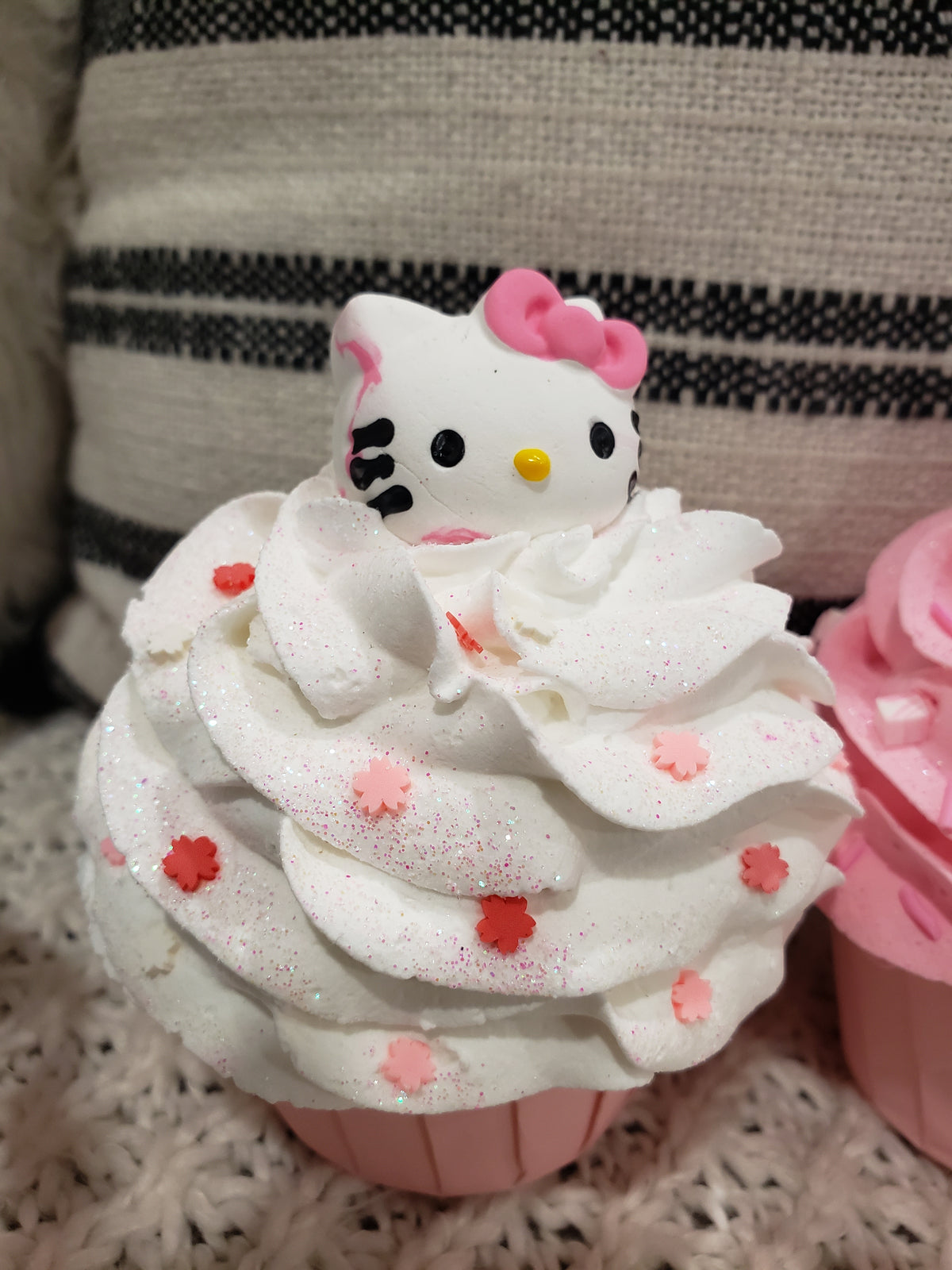 Pip Posh Design Faux Sweet Décor Hello Kitty Cupcake Assortment Set Of 4 Hk Collection