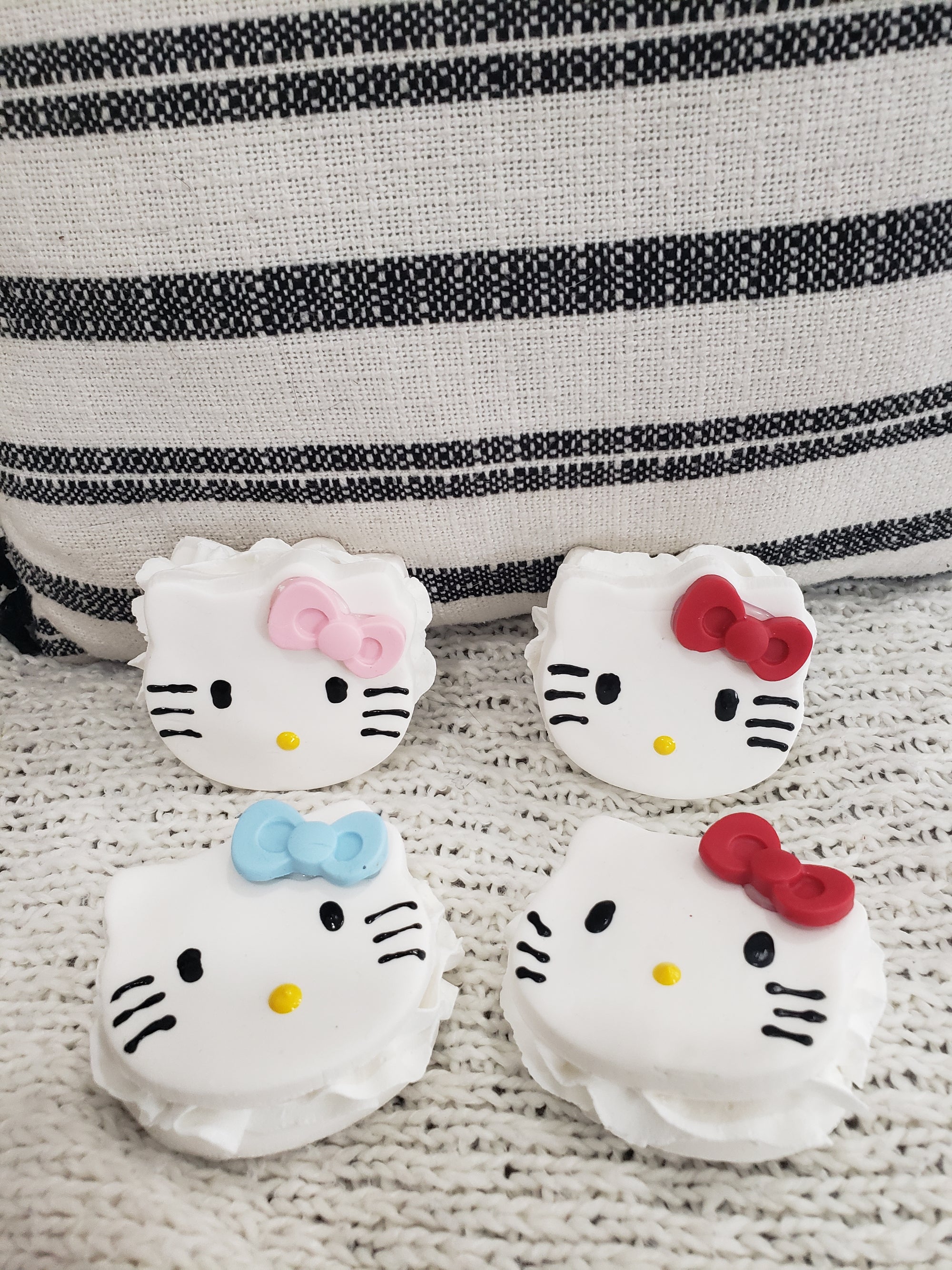 Pip Posh Design Faux Sweet Décor Hello Kitty Whipped Cookies Set Of 4 Hk Collection