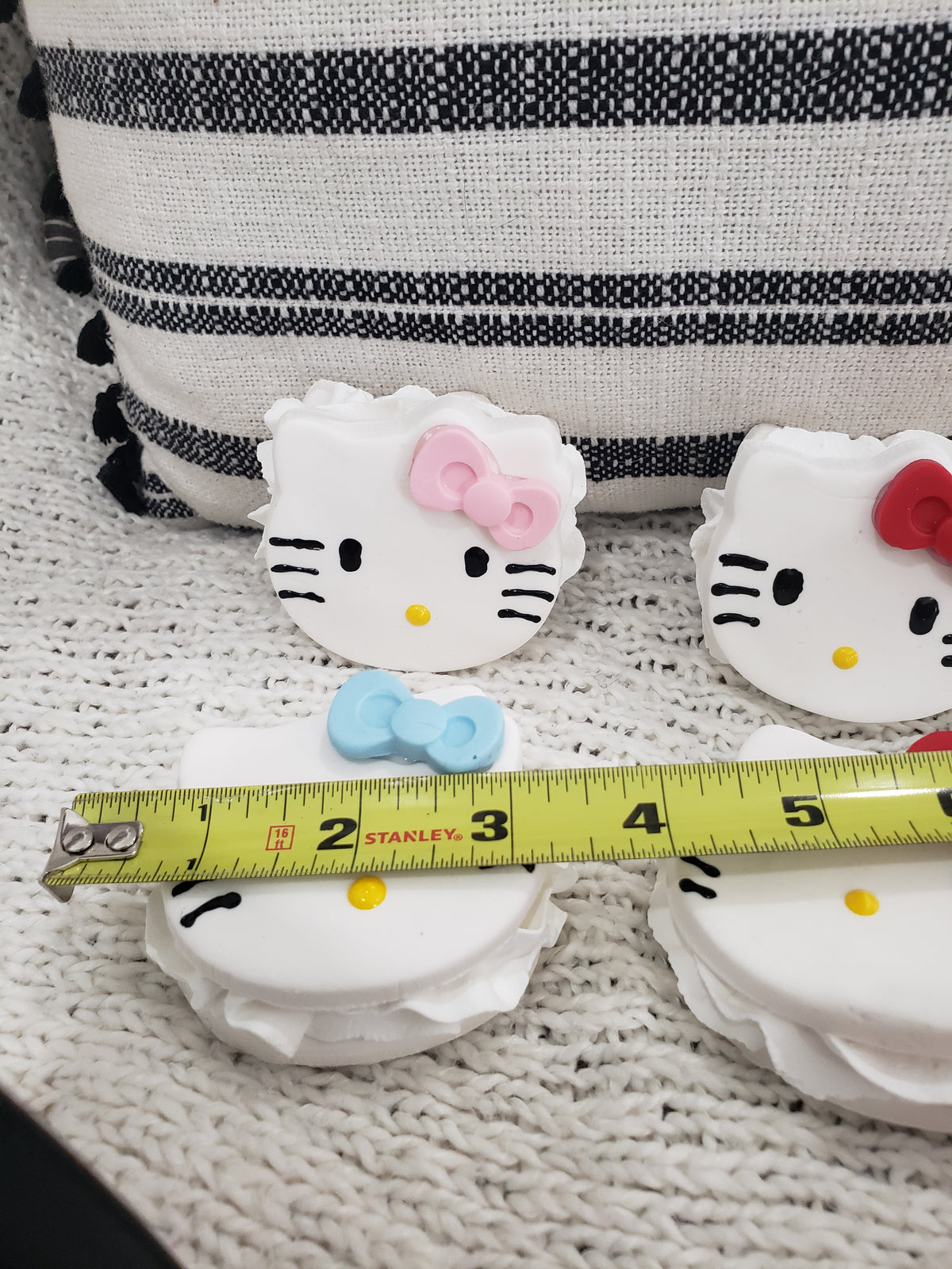 Pip Posh Design Faux Sweet Décor Hello Kitty Whipped Cookies Set Of 4 Hk Collection