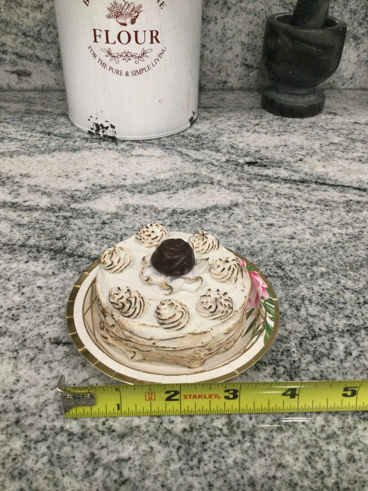 Pip Posh Design Faux Sweet Décor Mini Chocolate and Vanilla Cake